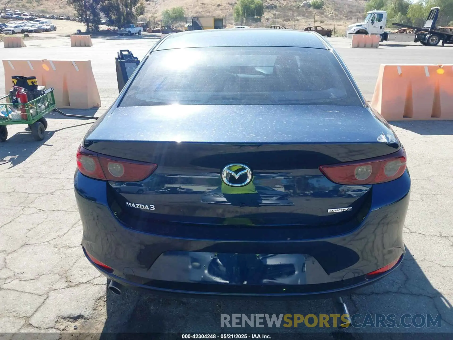 17 Фотография поврежденного автомобиля JM1BPAALXM1326956 MAZDA MAZDA3 2021