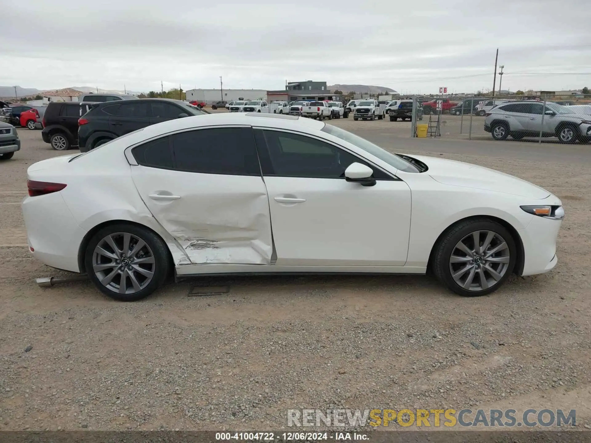 13 Фотография поврежденного автомобиля JM1BPACL1M1318242 MAZDA MAZDA3 2021