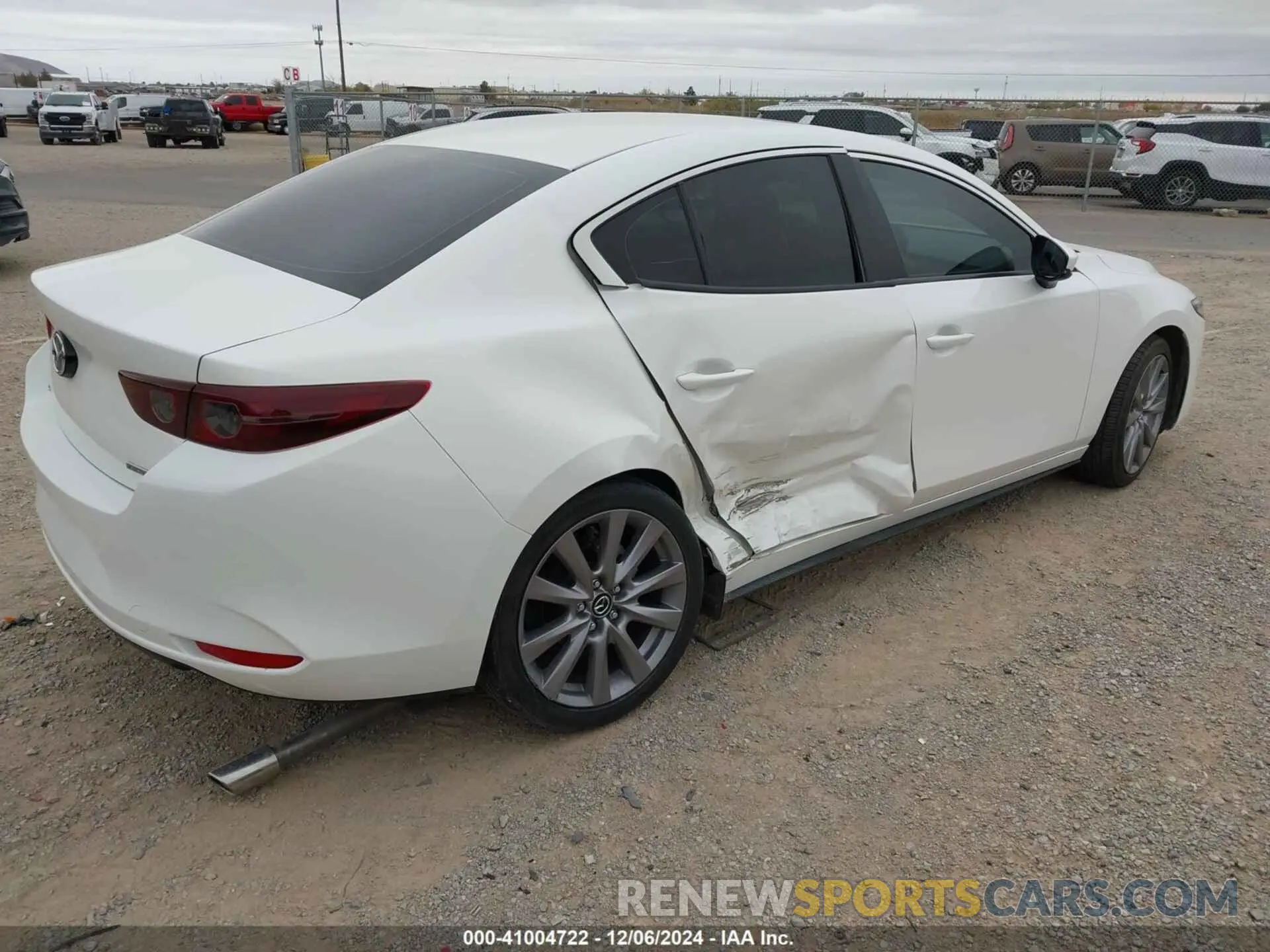 4 Фотография поврежденного автомобиля JM1BPACL1M1318242 MAZDA MAZDA3 2021