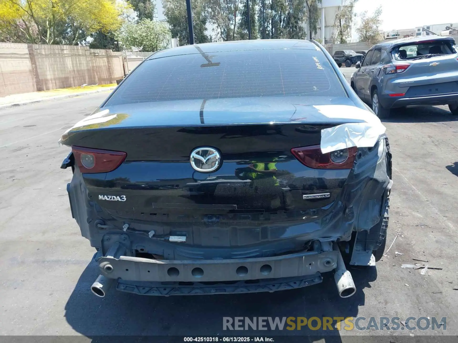 17 Photograph of a damaged car JM1BPACL2M1327726 MAZDA MAZDA3 2021