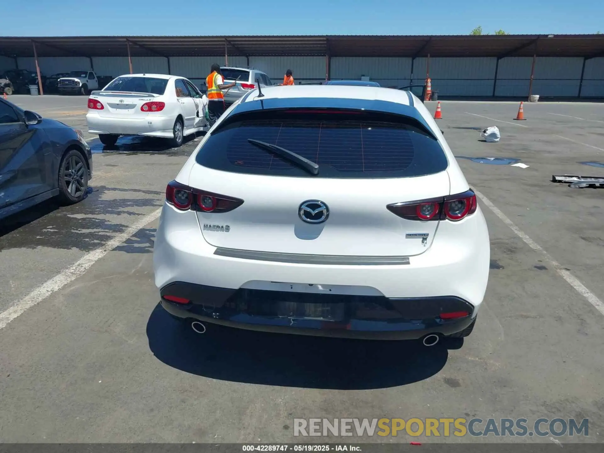 17 Photograph of a damaged car JM1BPAKLXM1321304 MAZDA MAZDA3 2021