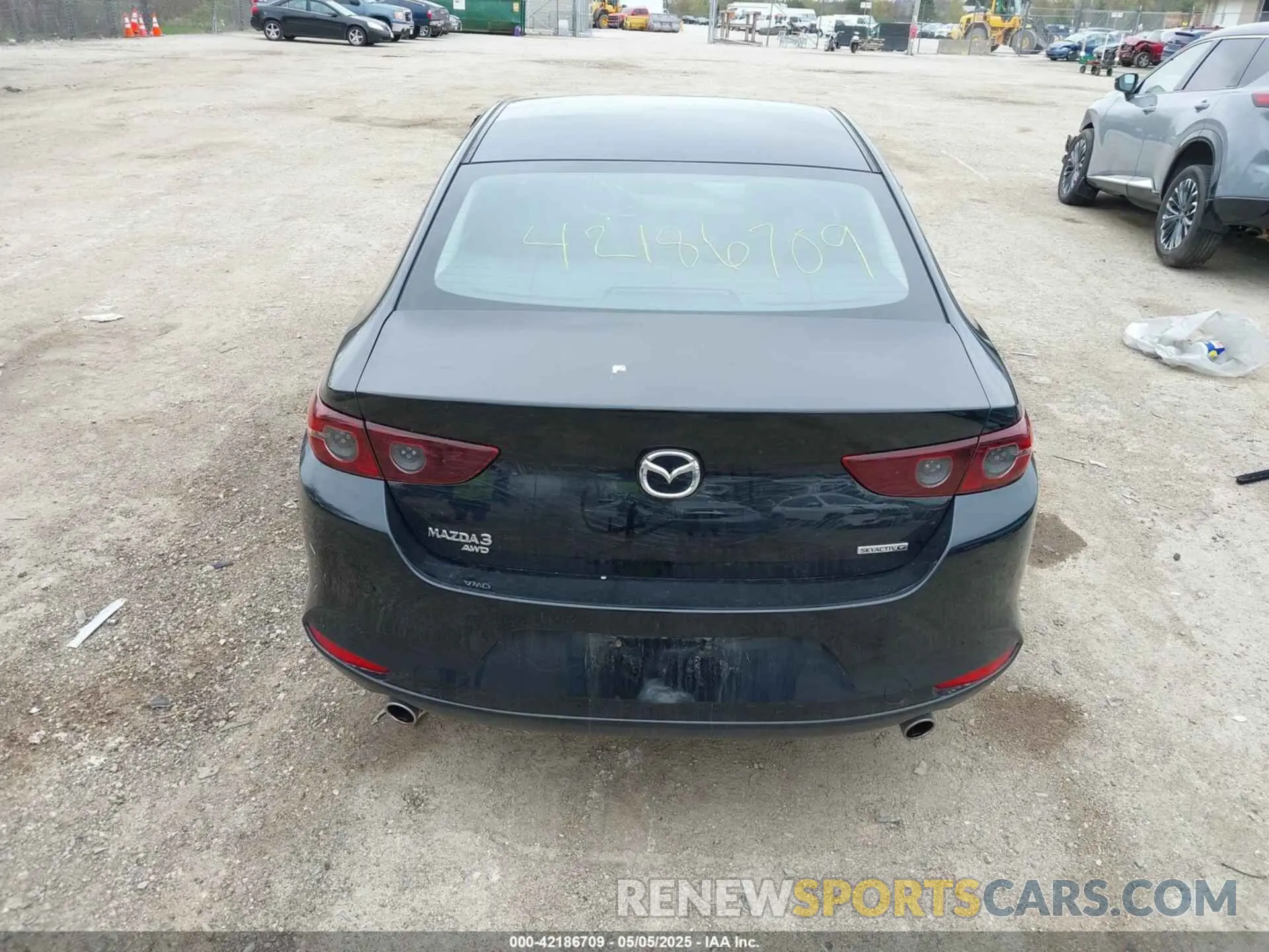 17 Photograph of a damaged car JM1BPBCL4M1328334 MAZDA MAZDA3 2021