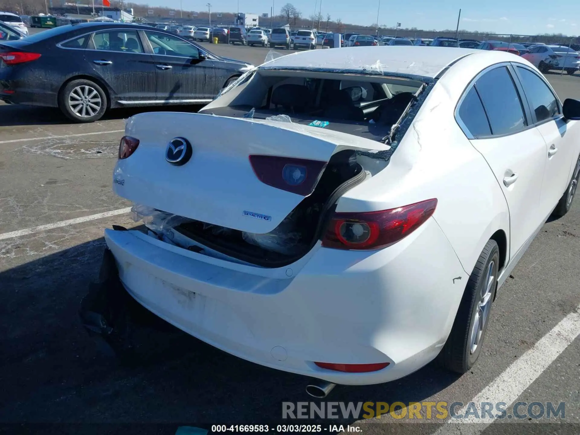 17 Photograph of a damaged car JM1BPAALXN1508318 MAZDA MAZDA3 2022