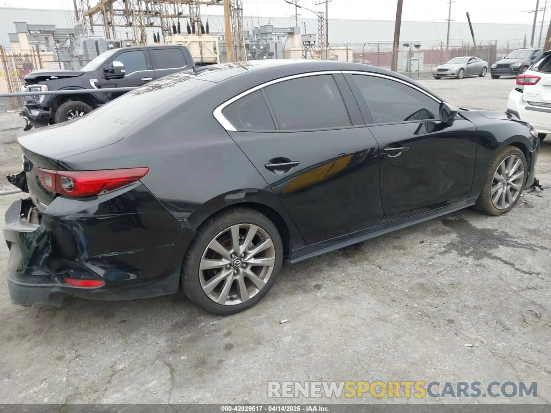 4 Photograph of a damaged car 3MZBPBDM5PM372760 MAZDA MAZDA3 2023