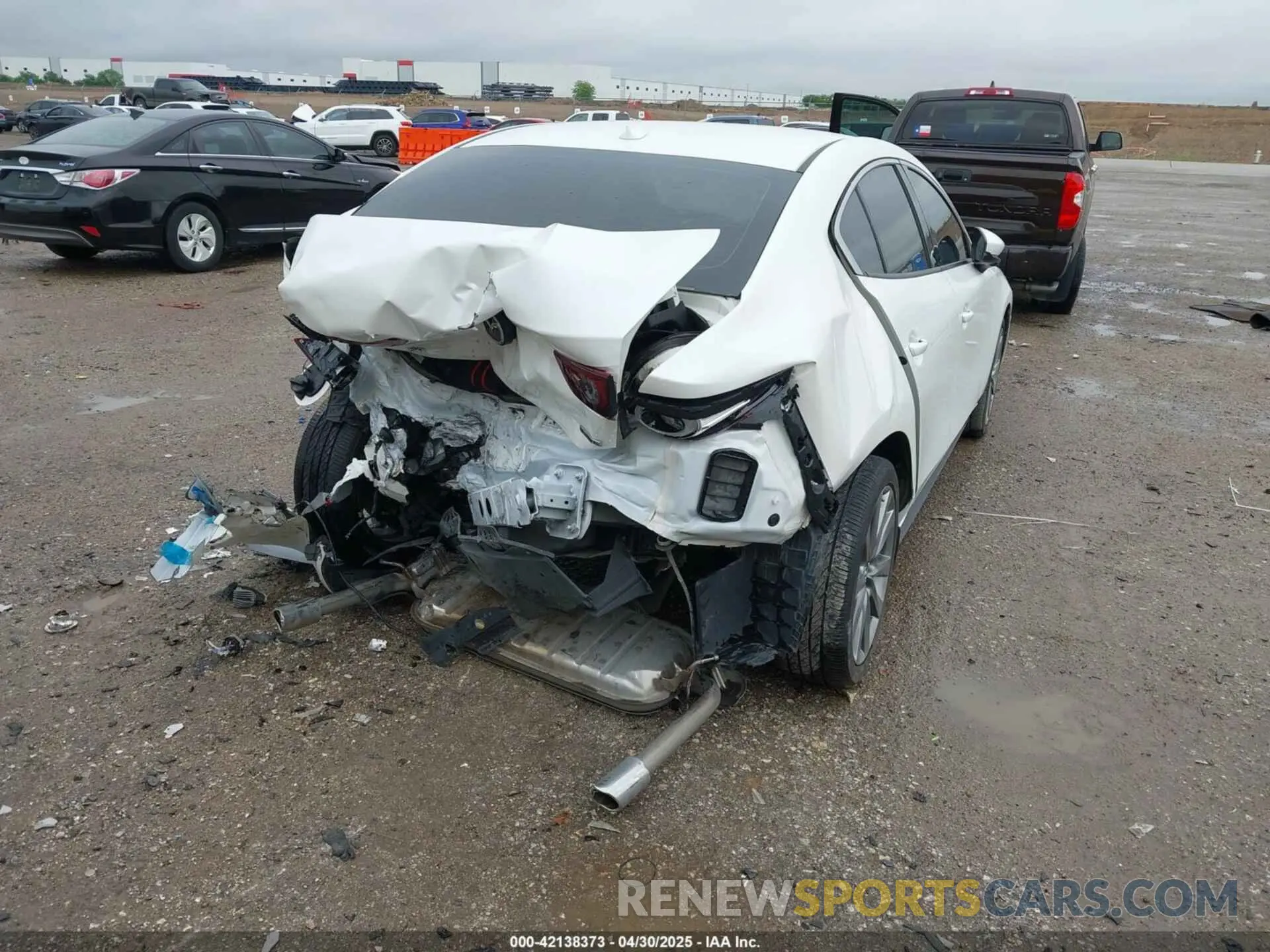 4 Photograph of a damaged car 3MZBPBDM6PM371326 MAZDA MAZDA3 2023