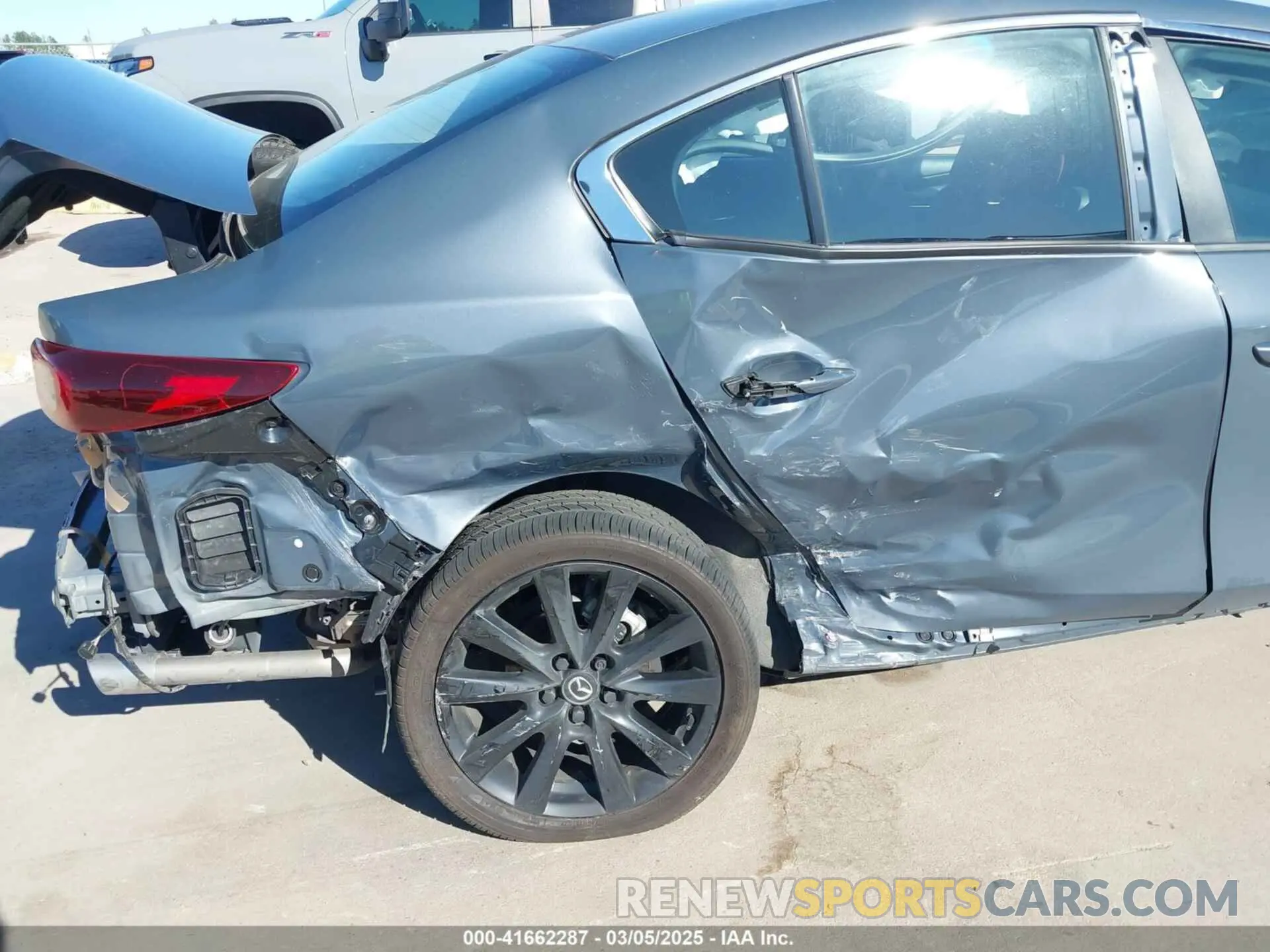 18 Photograph of a damaged car 3MZBPBCM2RM416184 MAZDA MAZDA3 2024