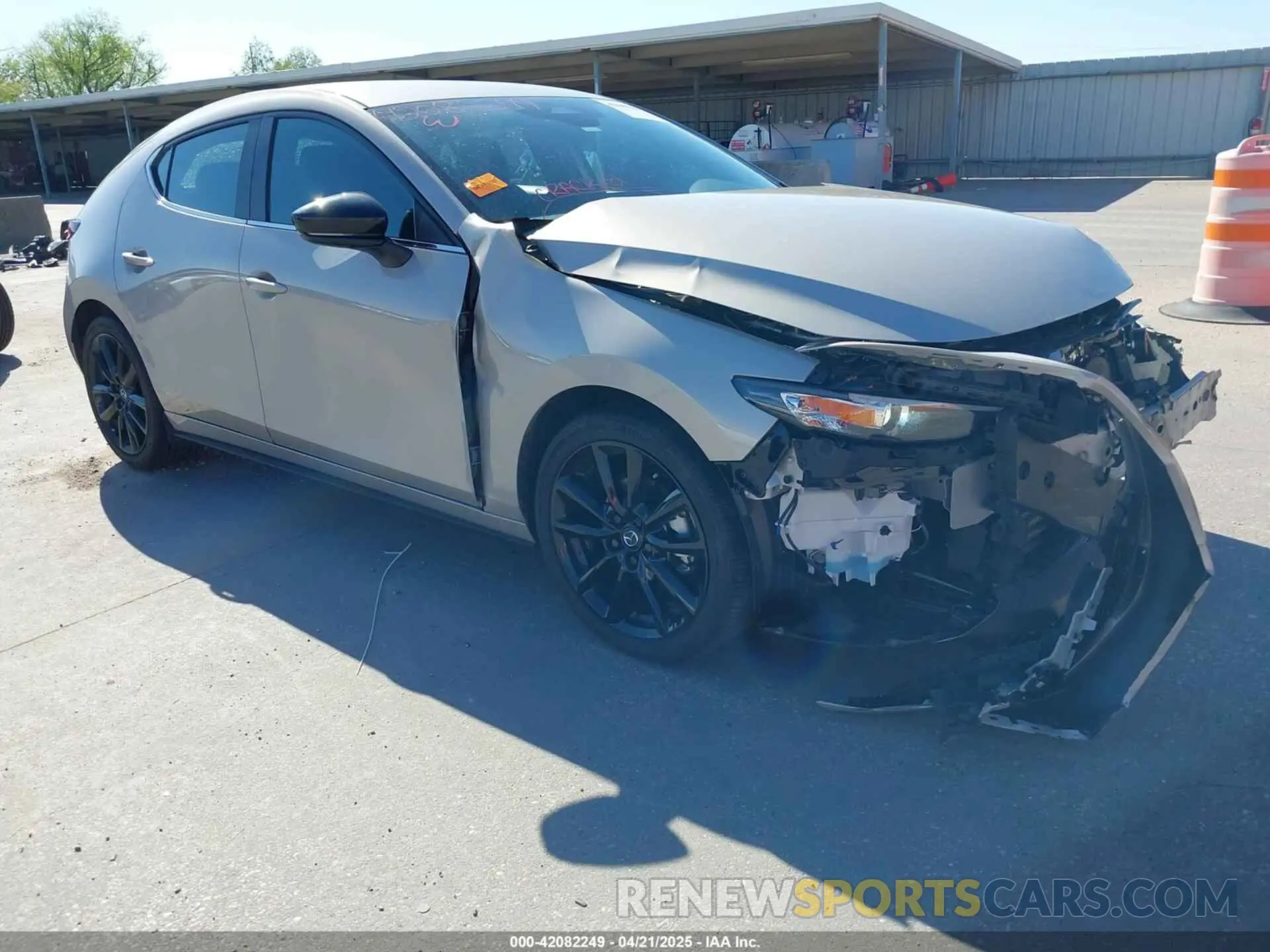1 Фотография поврежденного автомобиля JM1BPAKM8R1704528 MAZDA MAZDA3 2024