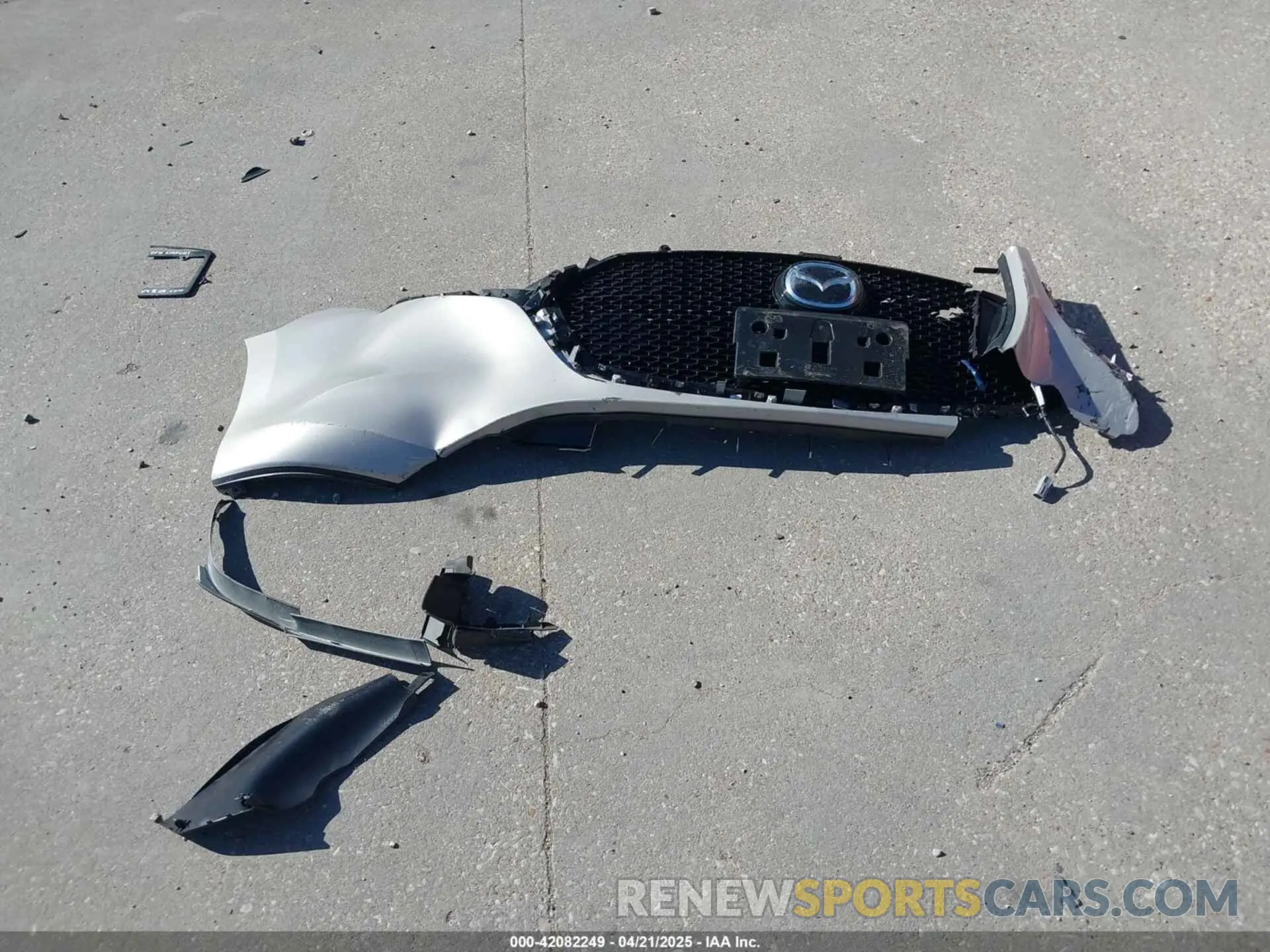 12 Фотография поврежденного автомобиля JM1BPAKM8R1704528 MAZDA MAZDA3 2024