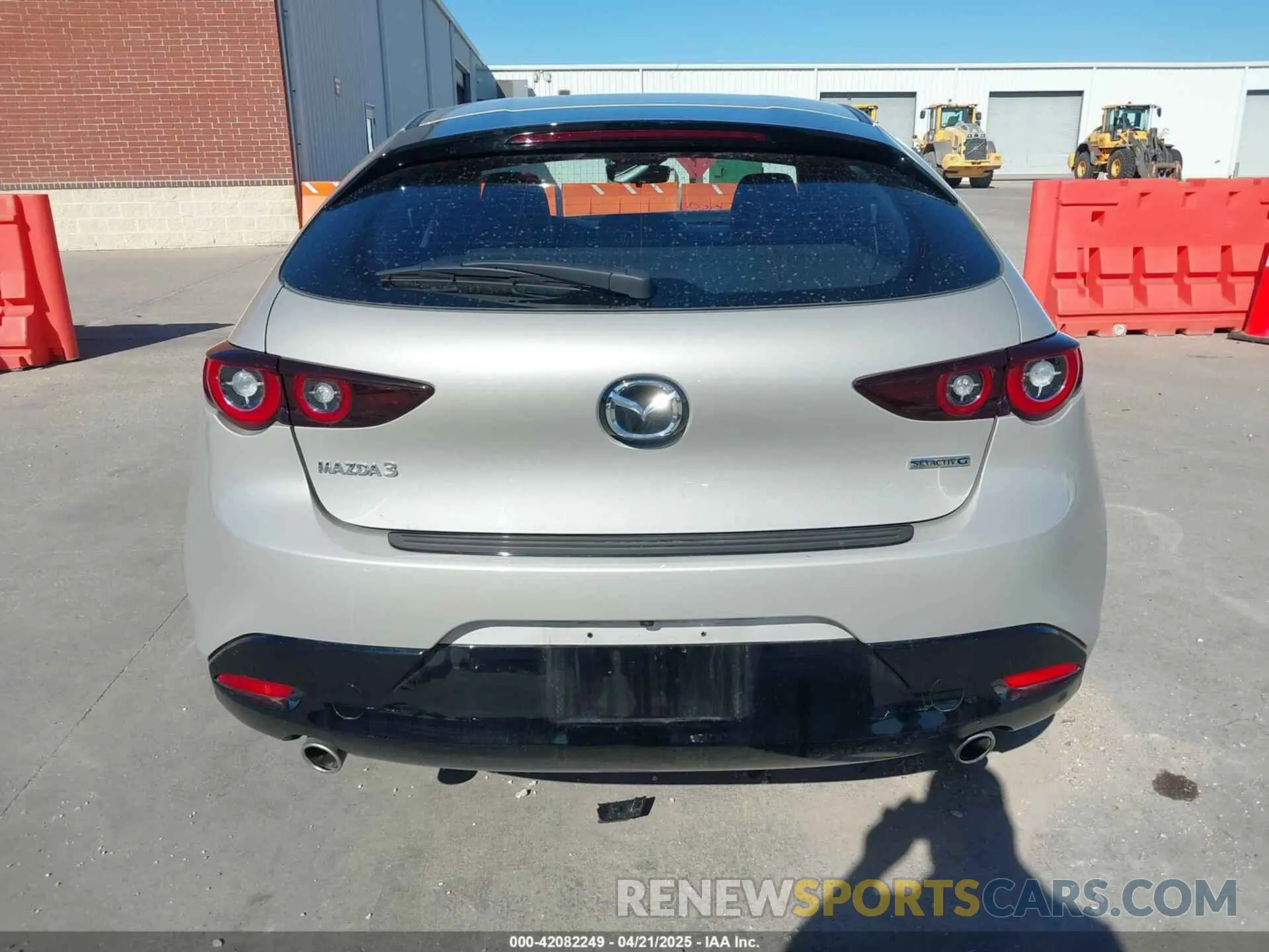 17 Фотография поврежденного автомобиля JM1BPAKM8R1704528 MAZDA MAZDA3 2024