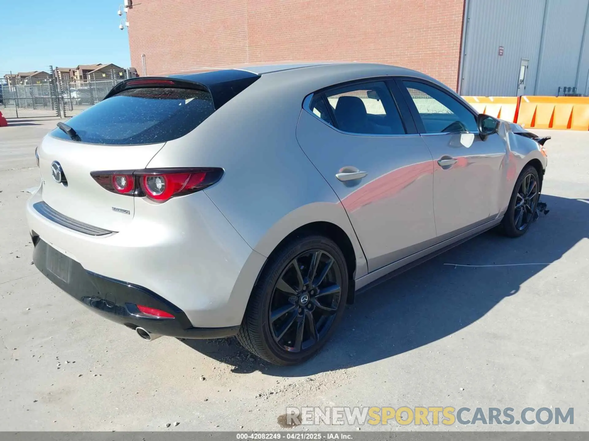 4 Фотография поврежденного автомобиля JM1BPAKM8R1704528 MAZDA MAZDA3 2024
