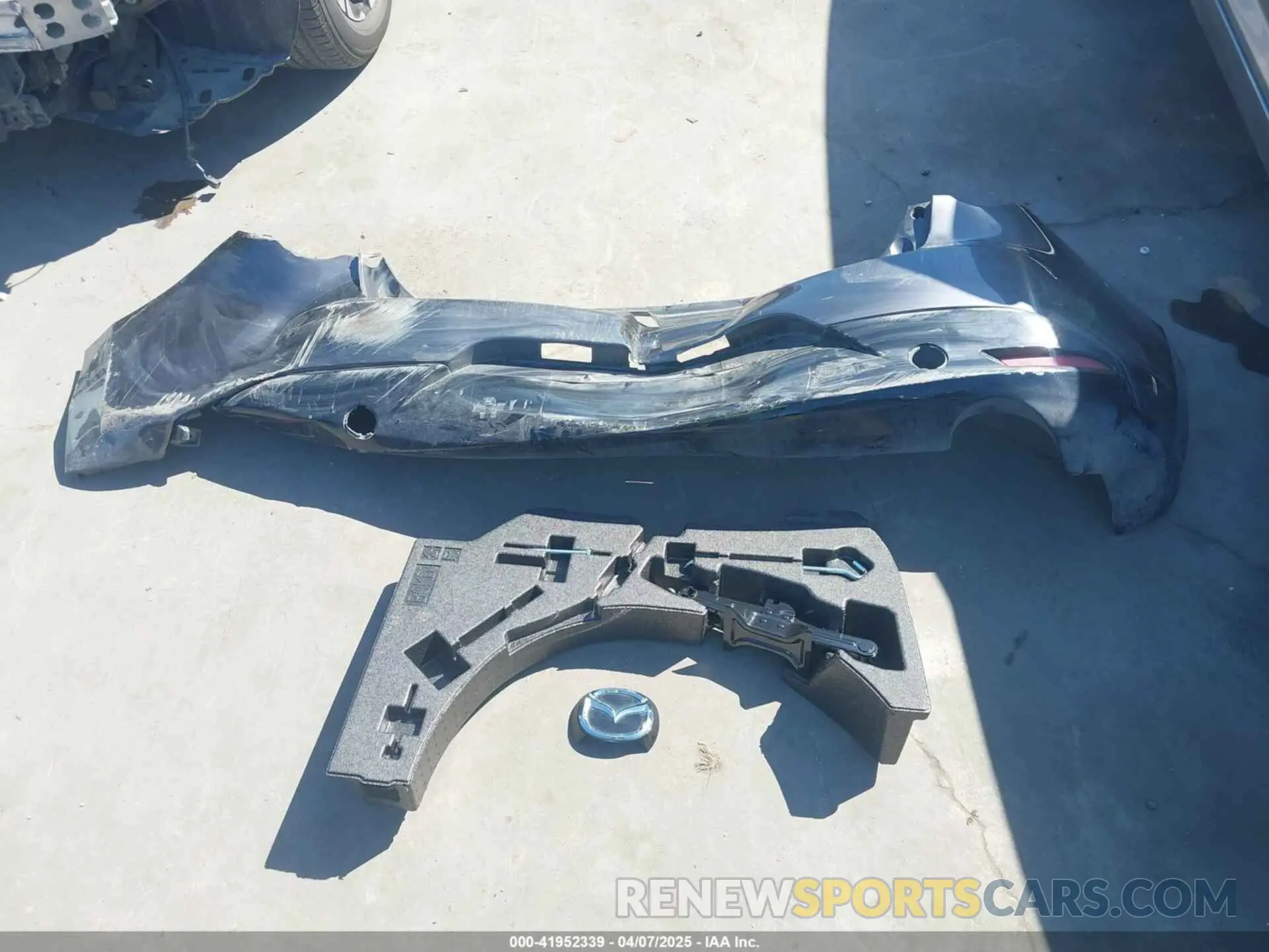 12 Фотография поврежденного автомобиля JM1BPALM2R1708220 MAZDA MAZDA3 2024