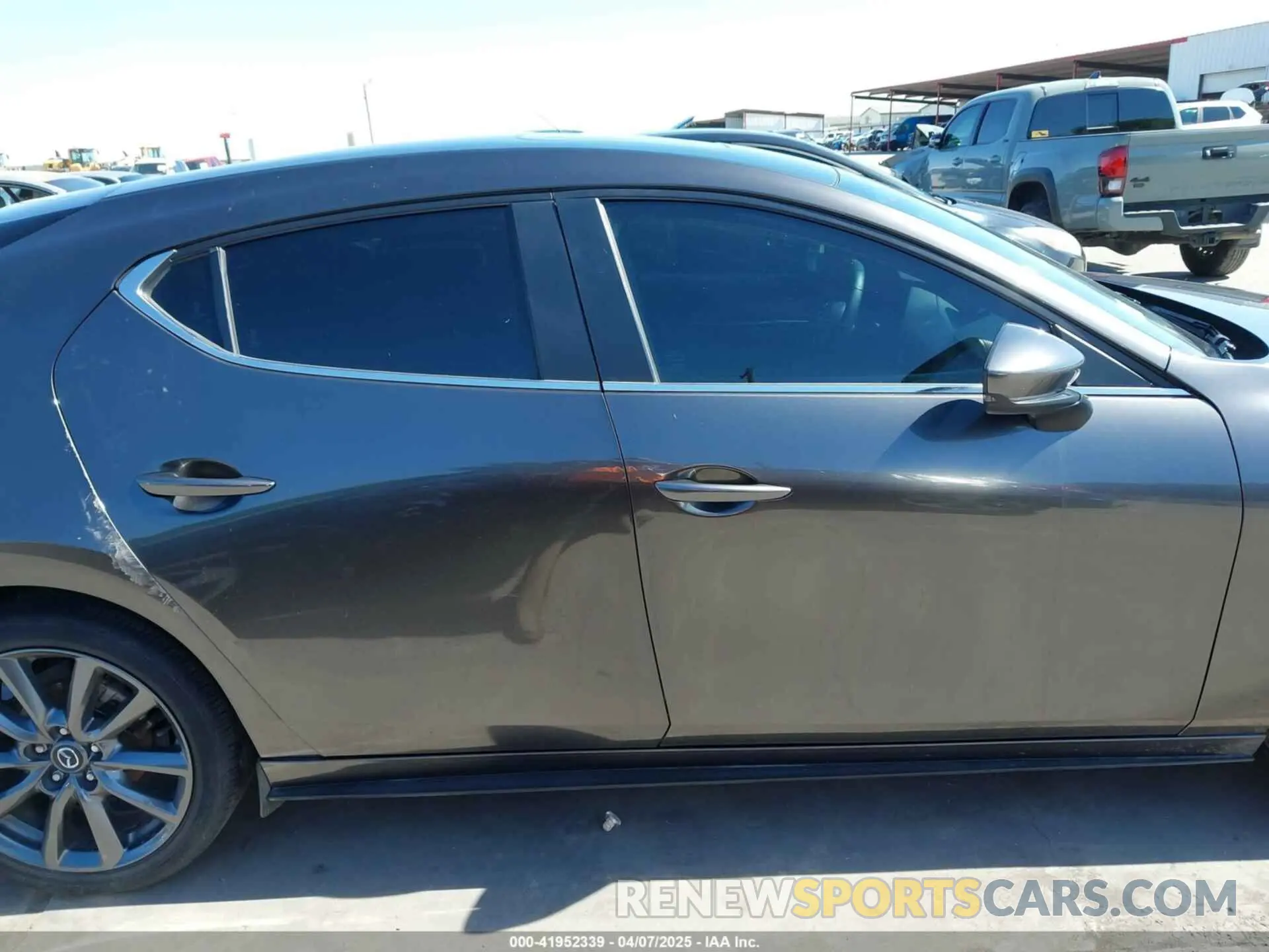 14 Фотография поврежденного автомобиля JM1BPALM2R1708220 MAZDA MAZDA3 2024