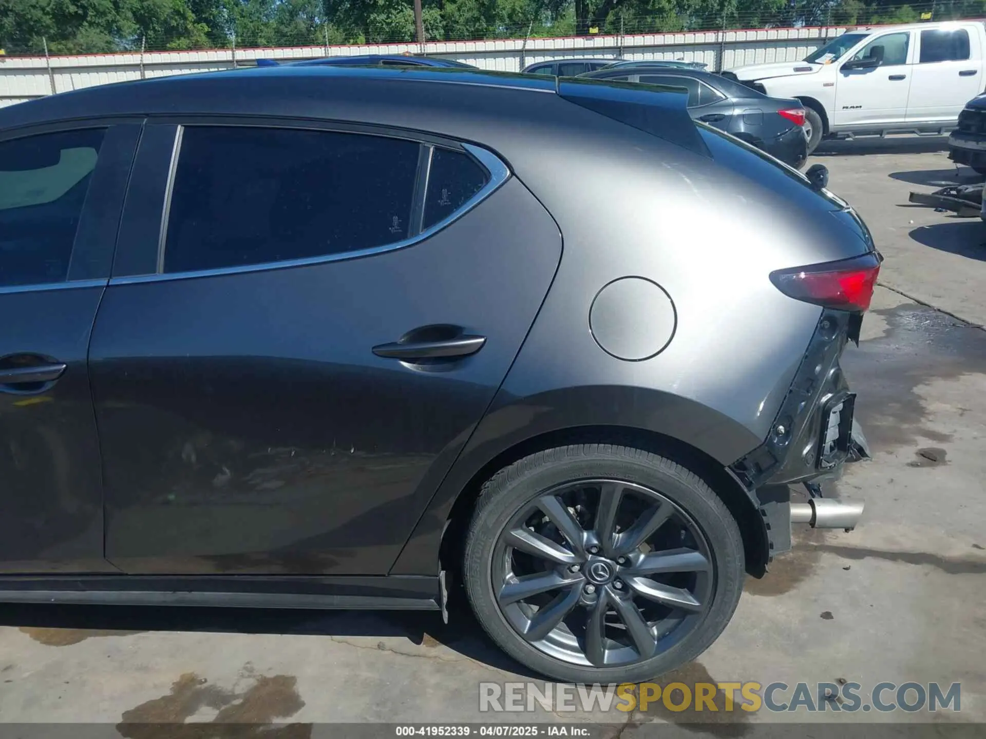 18 Фотография поврежденного автомобиля JM1BPALM2R1708220 MAZDA MAZDA3 2024