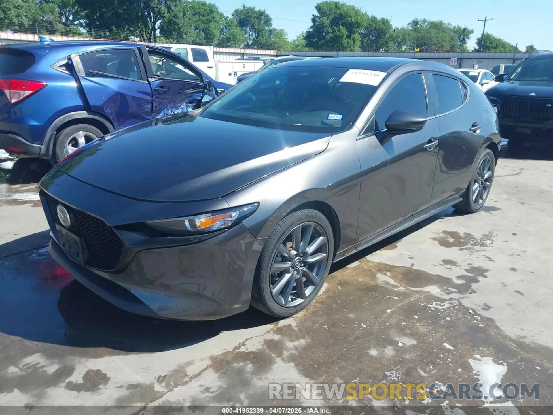 2 Фотография поврежденного автомобиля JM1BPALM2R1708220 MAZDA MAZDA3 2024
