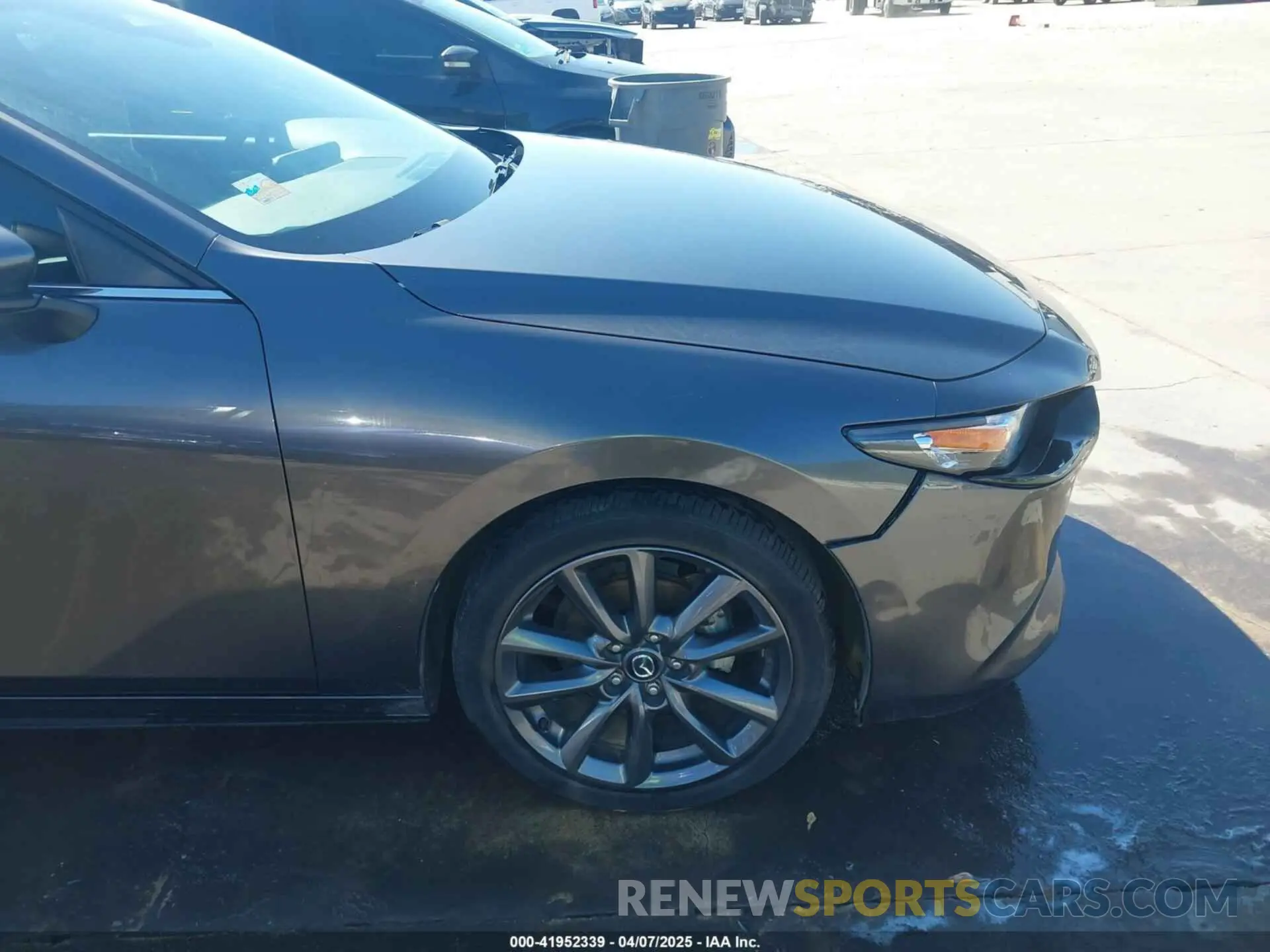 20 Фотография поврежденного автомобиля JM1BPALM2R1708220 MAZDA MAZDA3 2024