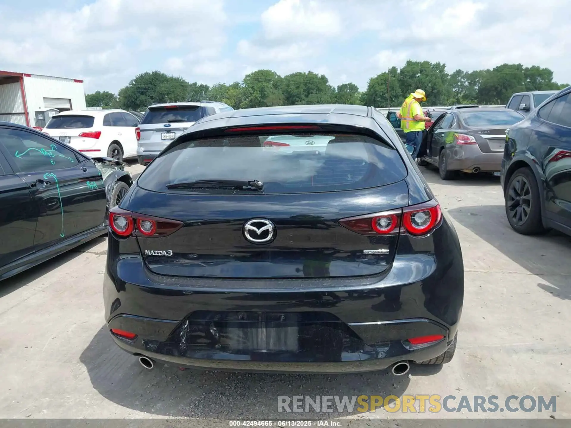 17 Photograph of a damaged car JM1BPALMXR1712922 MAZDA MAZDA3 2024