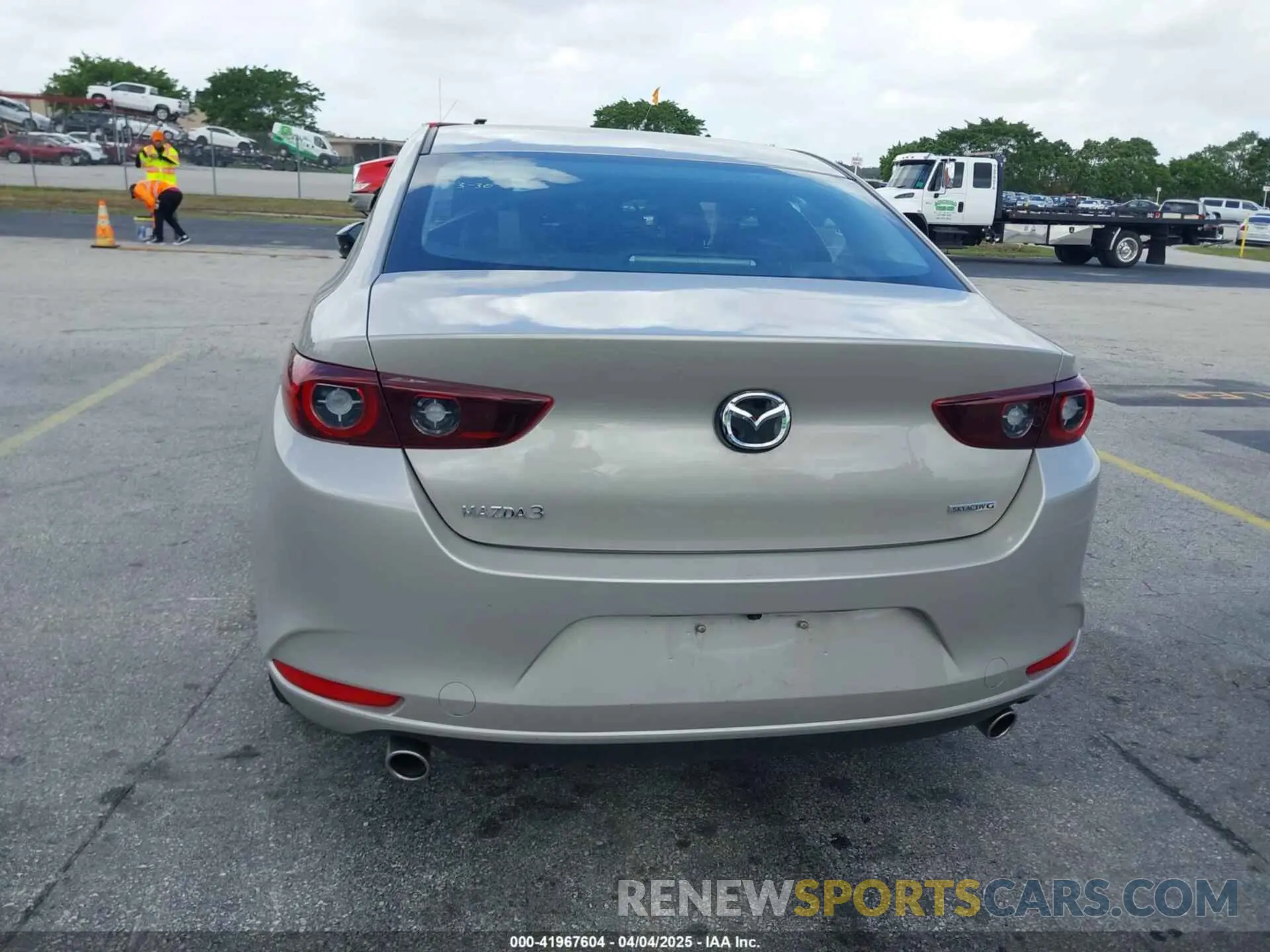 17 Фотография поврежденного автомобиля JM1BPABM6S1762353 MAZDA MAZDA3 2025