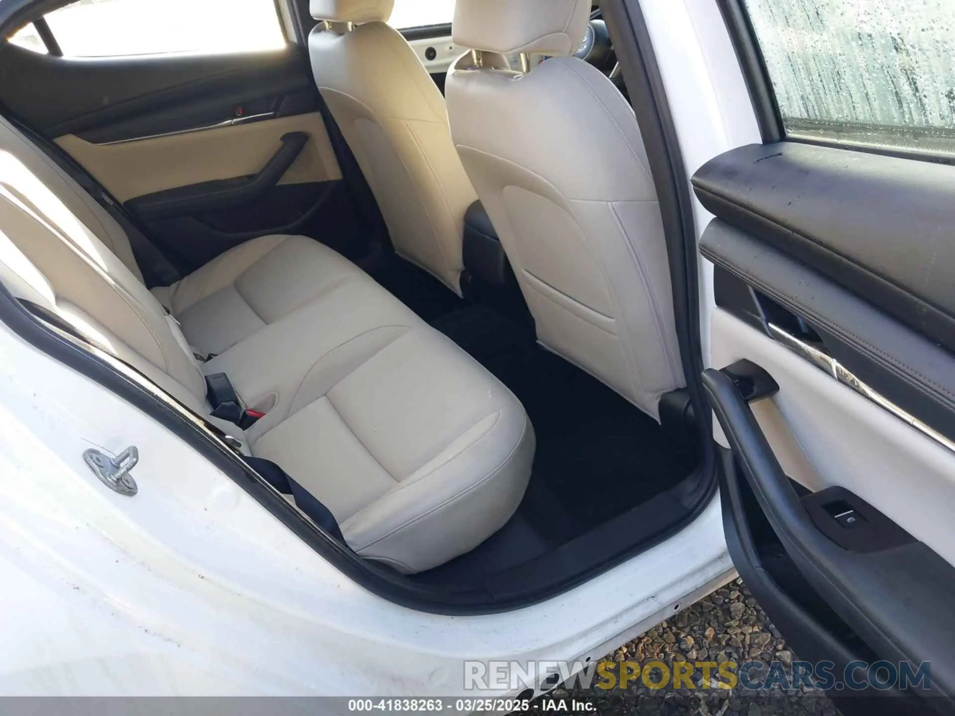 8 Photograph of a damaged car JM1BPBJM6K1124773 MAZDA MAZDA3 HATCHBACK 2019