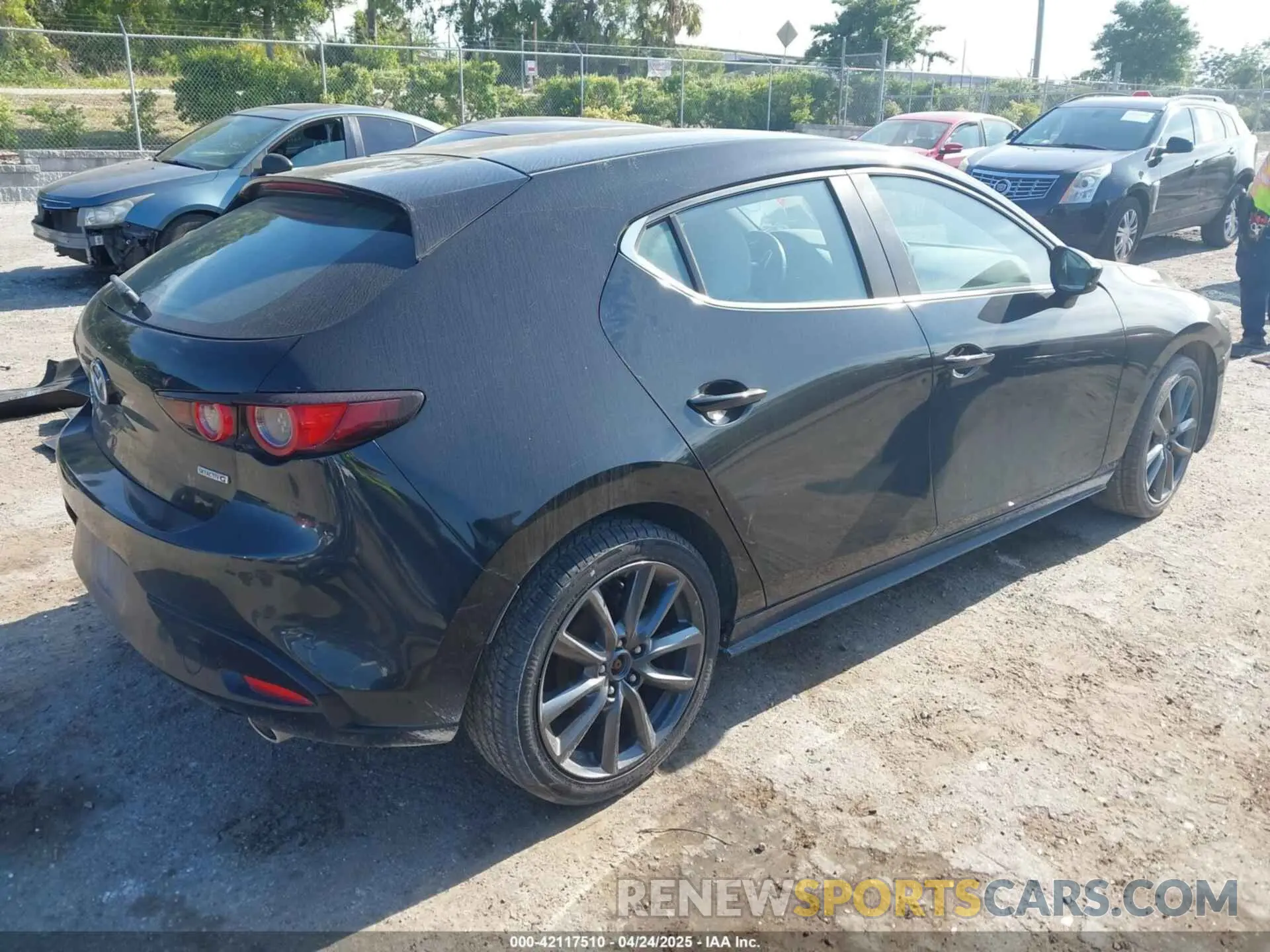 4 Фотография поврежденного автомобиля JM1BPBJM9K1122225 MAZDA MAZDA3 HATCHBACK 2019