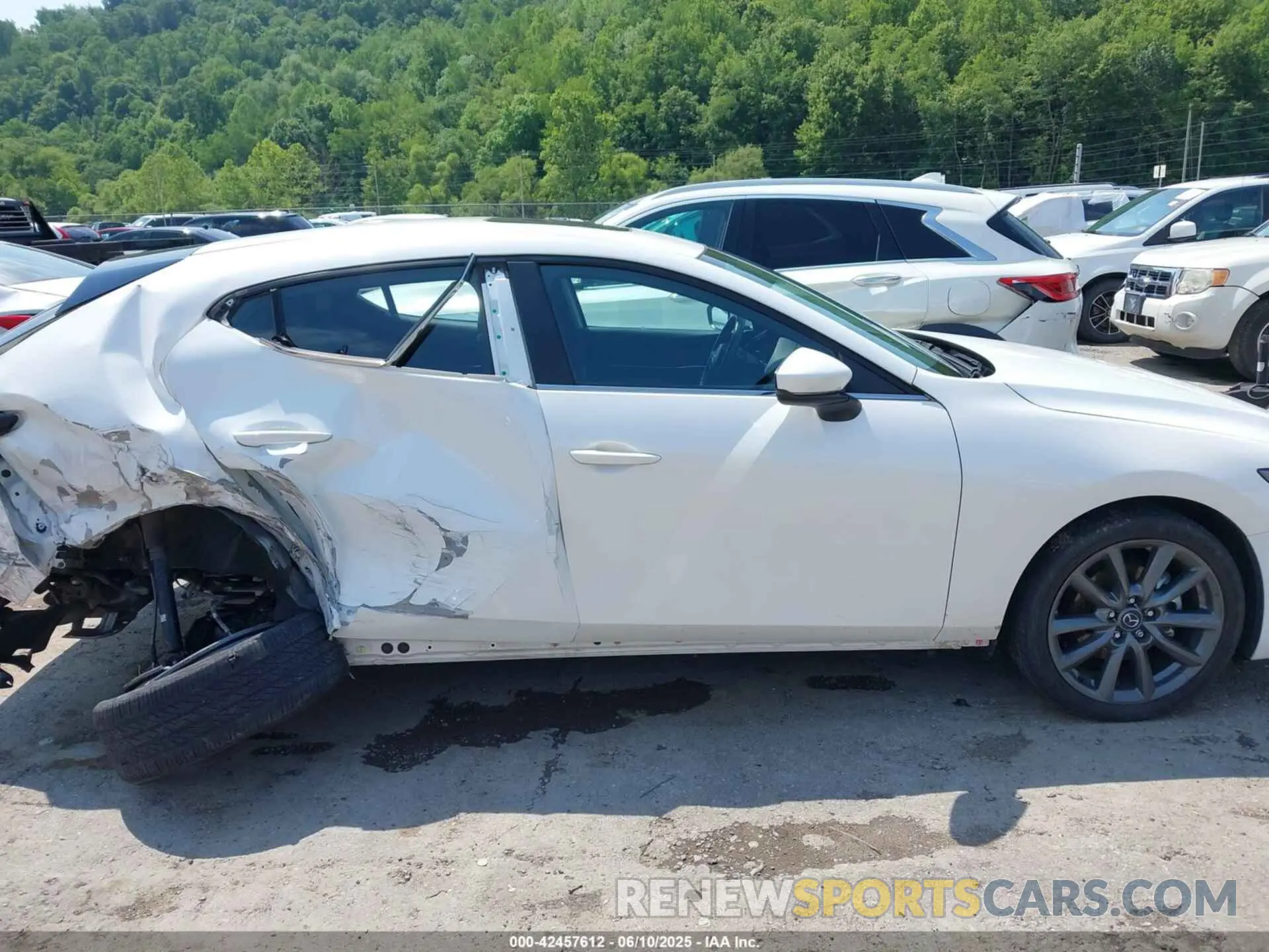 14 Фотография поврежденного автомобиля JM1BPBLL6M1328674 MAZDA MAZDA3 HATCHBACK 2021