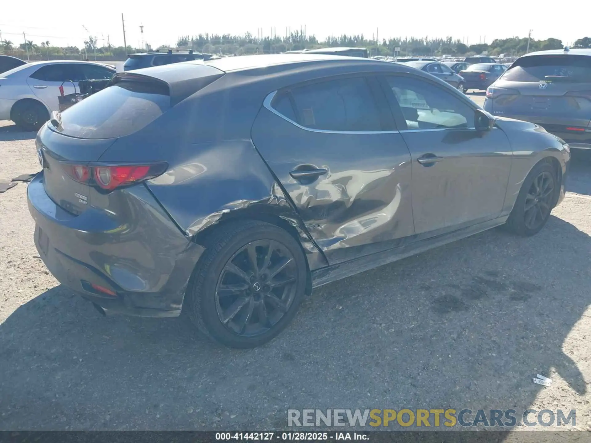 4 Фотография поврежденного автомобиля JM1BPBJY6P1615063 MAZDA MAZDA3 HATCHBACK 2023