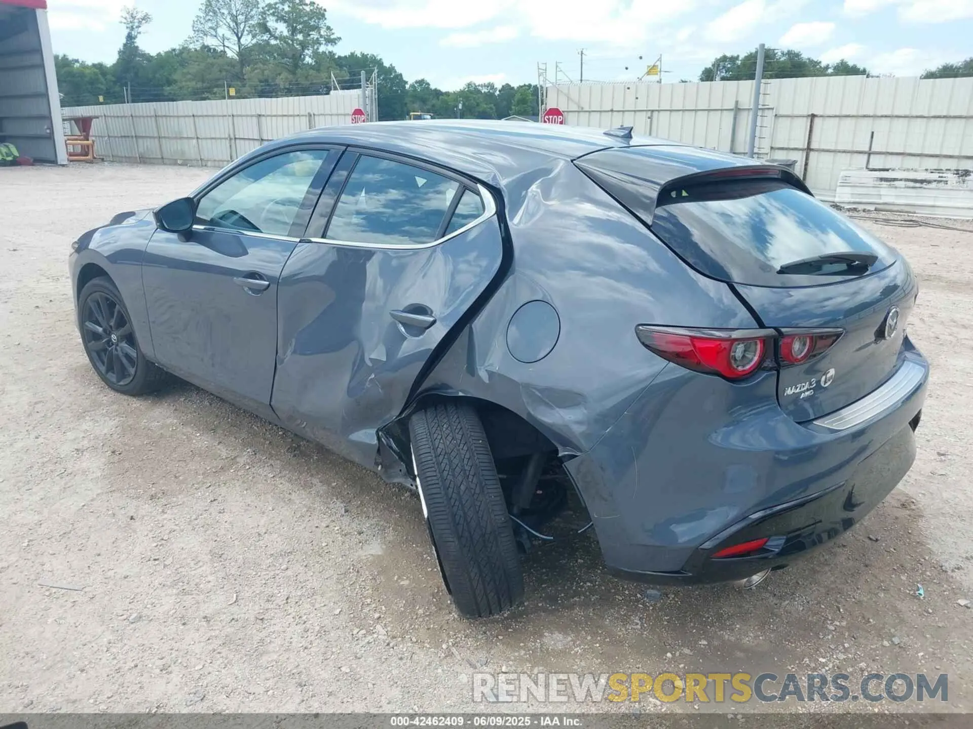 3 Photograph of a damaged car JM1BPBJY9P1621858 MAZDA MAZDA3 HATCHBACK 2023