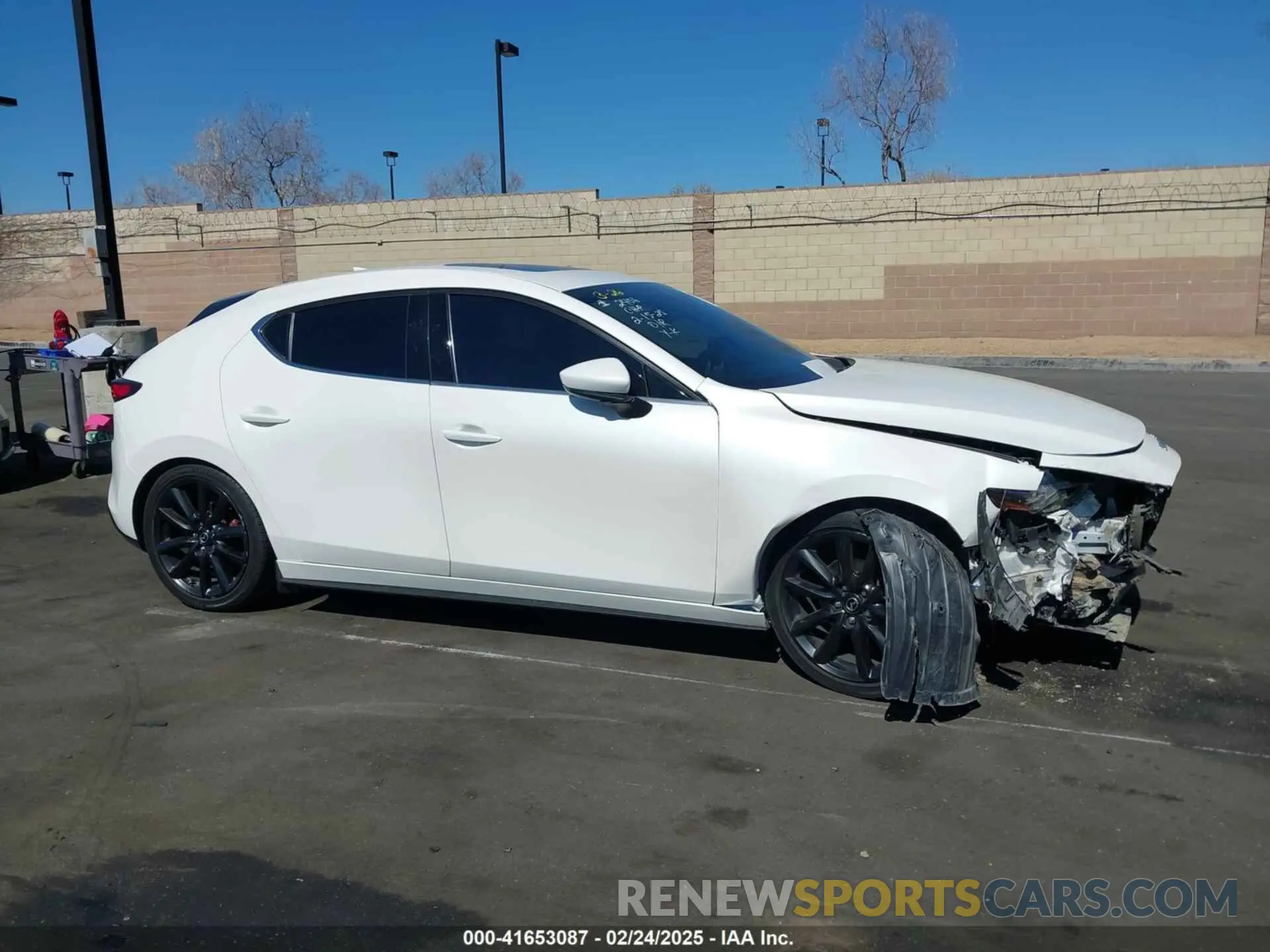 13 Фотография поврежденного автомобиля JM1BPBMM6P1605769 MAZDA MAZDA3 HATCHBACK 2023