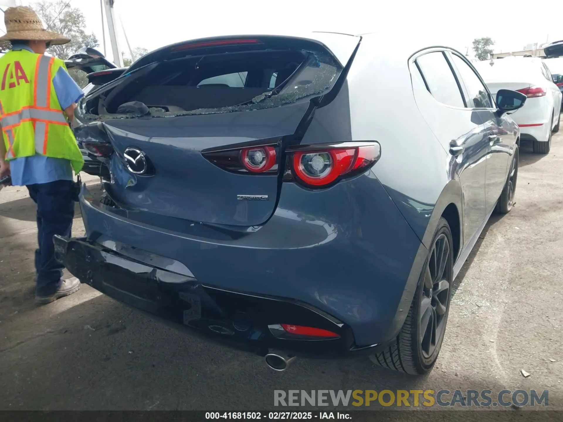 4 Photograph of a damaged car JM1BPBLMXR1652534 MAZDA MAZDA3 HATCHBACK 2024