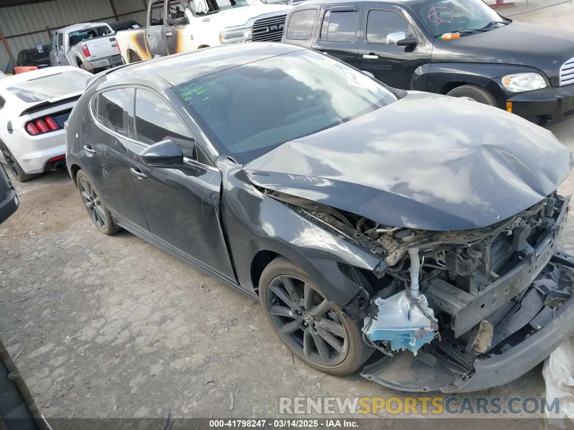 1 Фотография поврежденного автомобиля JM1BPBNY6R1702023 MAZDA MAZDA3 HATCHBACK 2024