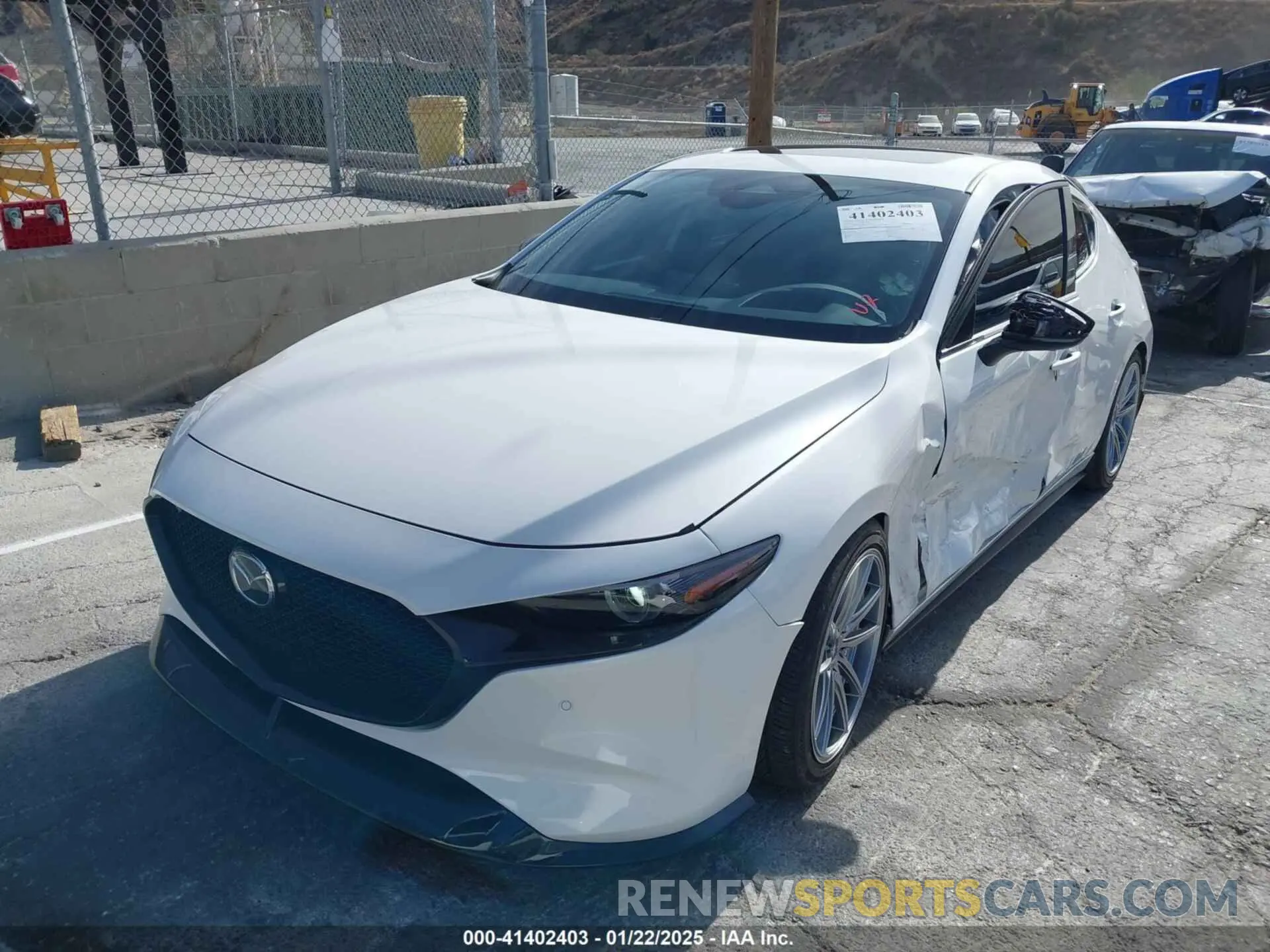 2 Фотография поврежденного автомобиля JM1BPBNY7R1718702 MAZDA MAZDA3 HATCHBACK 2024