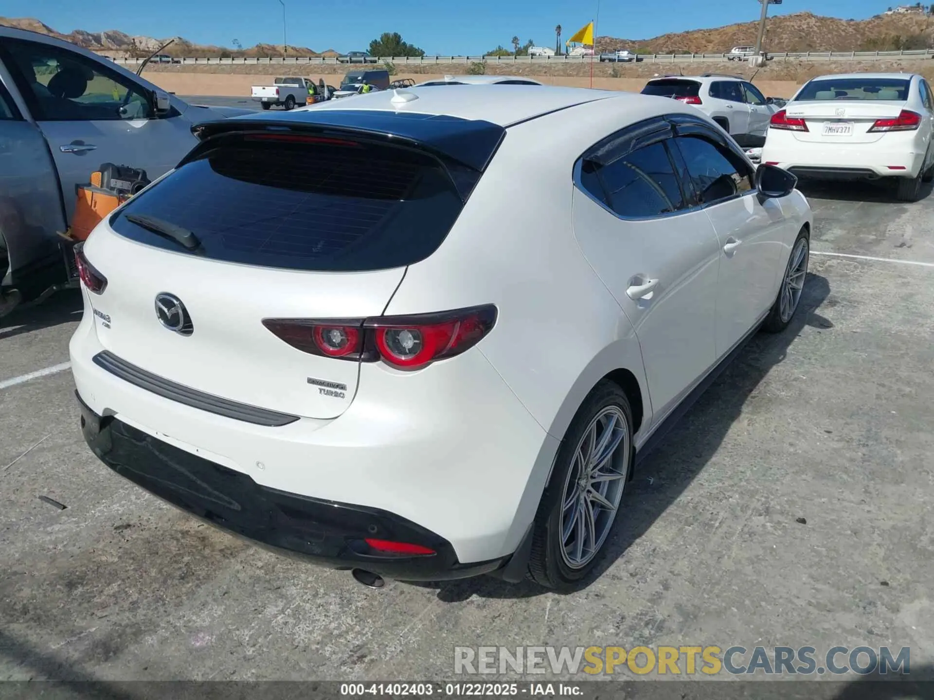 4 Фотография поврежденного автомобиля JM1BPBNY7R1718702 MAZDA MAZDA3 HATCHBACK 2024