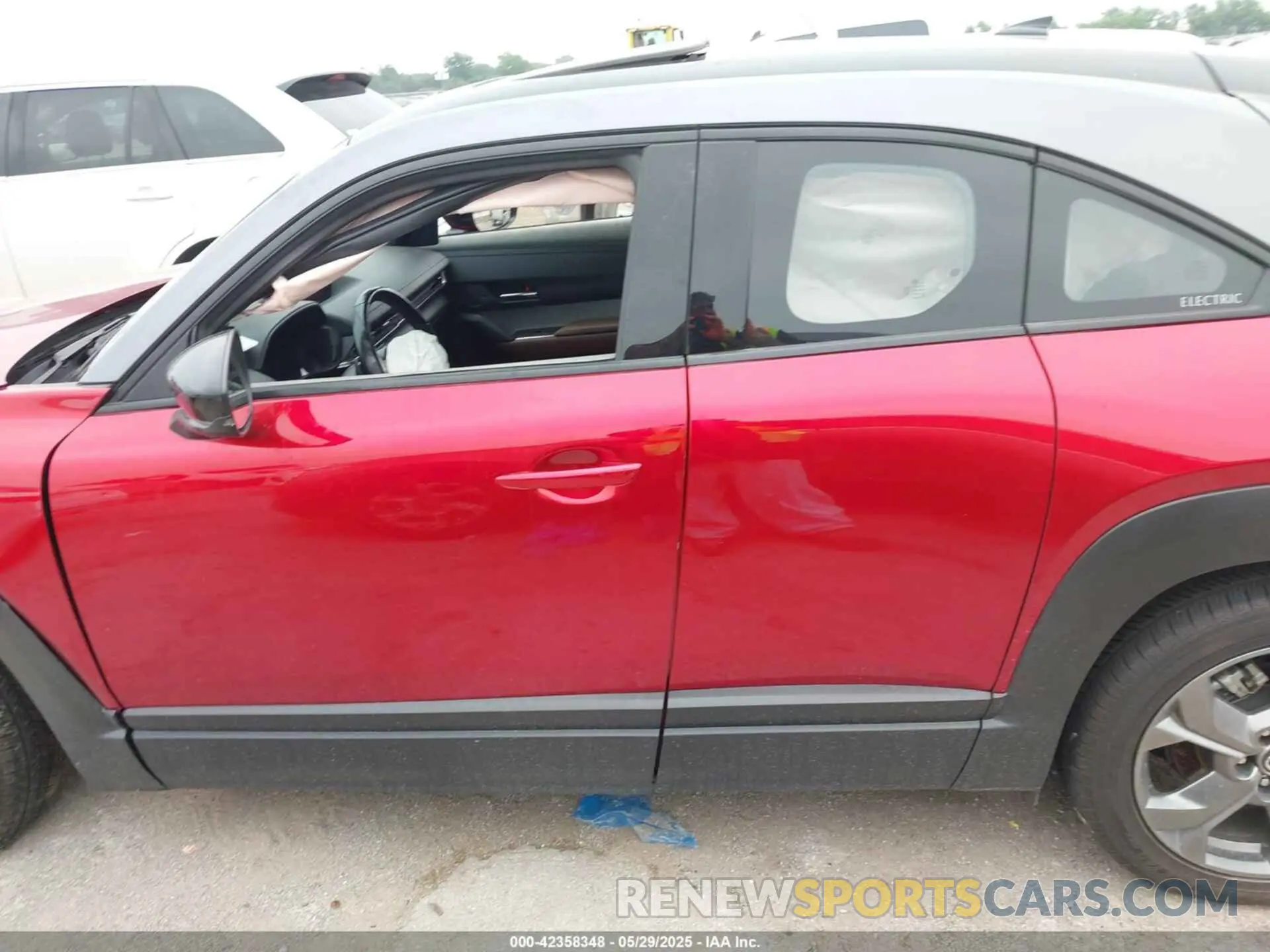 14 Photograph of a damaged car JM1DRADB5N0100644 MAZDA MX-30 EV 2022