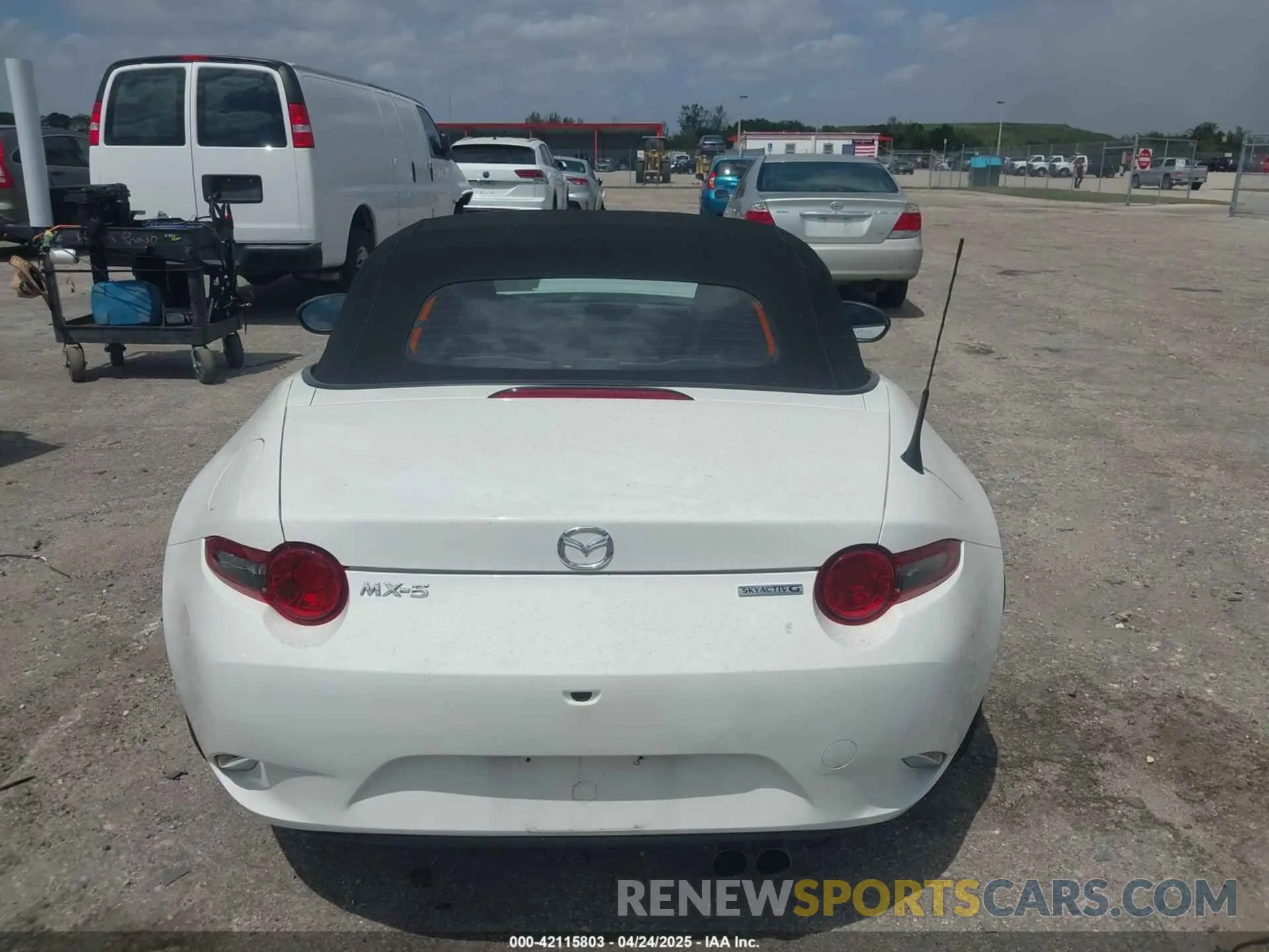 17 Фотография поврежденного автомобиля JM1NDAB7XL0417995 MAZDA MX-5 MIATA 2020