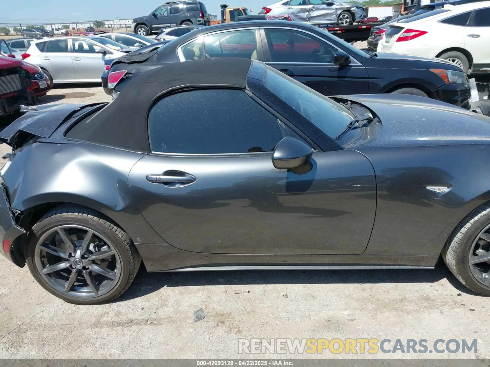 13 Фотография поврежденного автомобиля JM1NDAD70L0414326 MAZDA MX-5 MIATA 2020