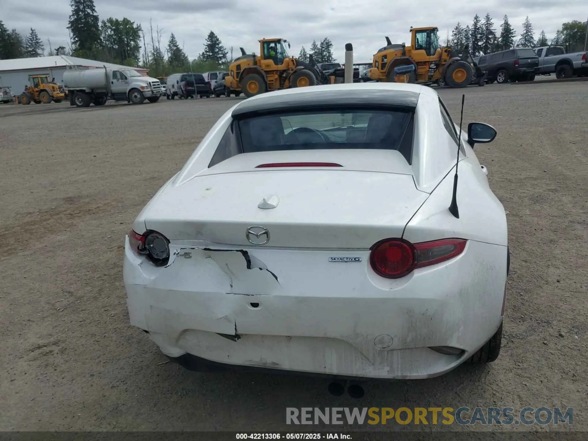 16 Photograph of a damaged car JM1NDAM75L0411647 MAZDA MX-5 MIATA RF 2020