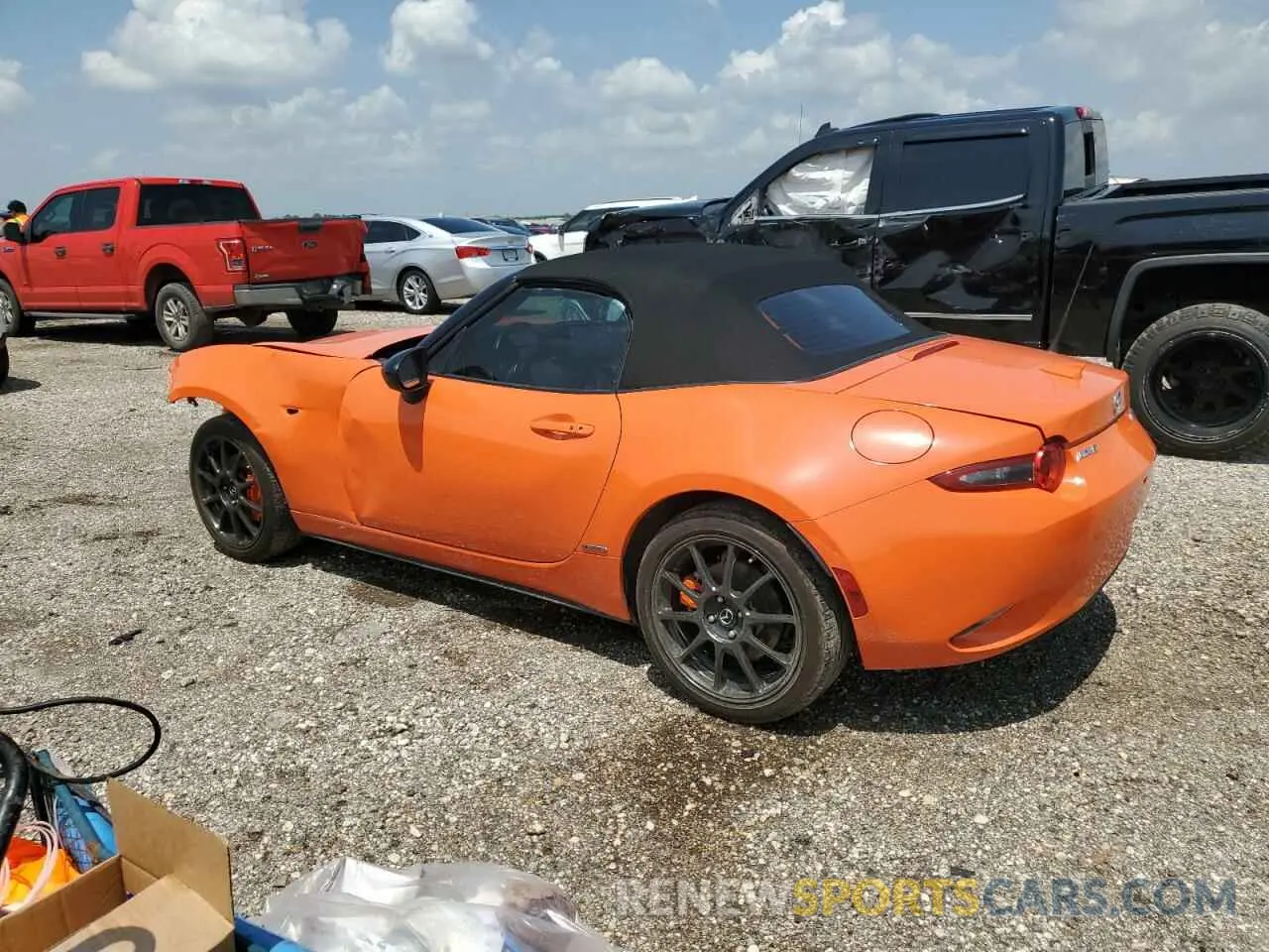2 Фотография поврежденного автомобиля JM1NDAA79K0400296 MAZDA MX5 2019