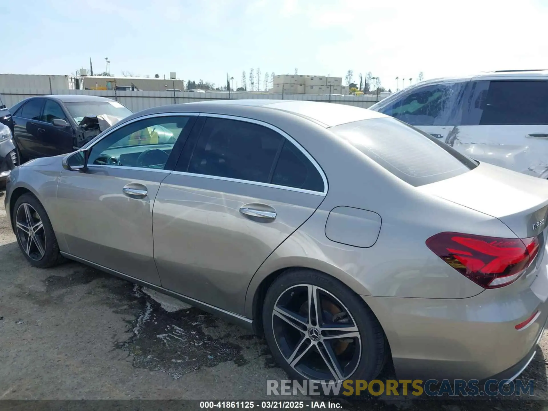 14 Photograph of a damaged car WDD3G4EB1KW025196 MERCEDES-BENZ A 220 2019