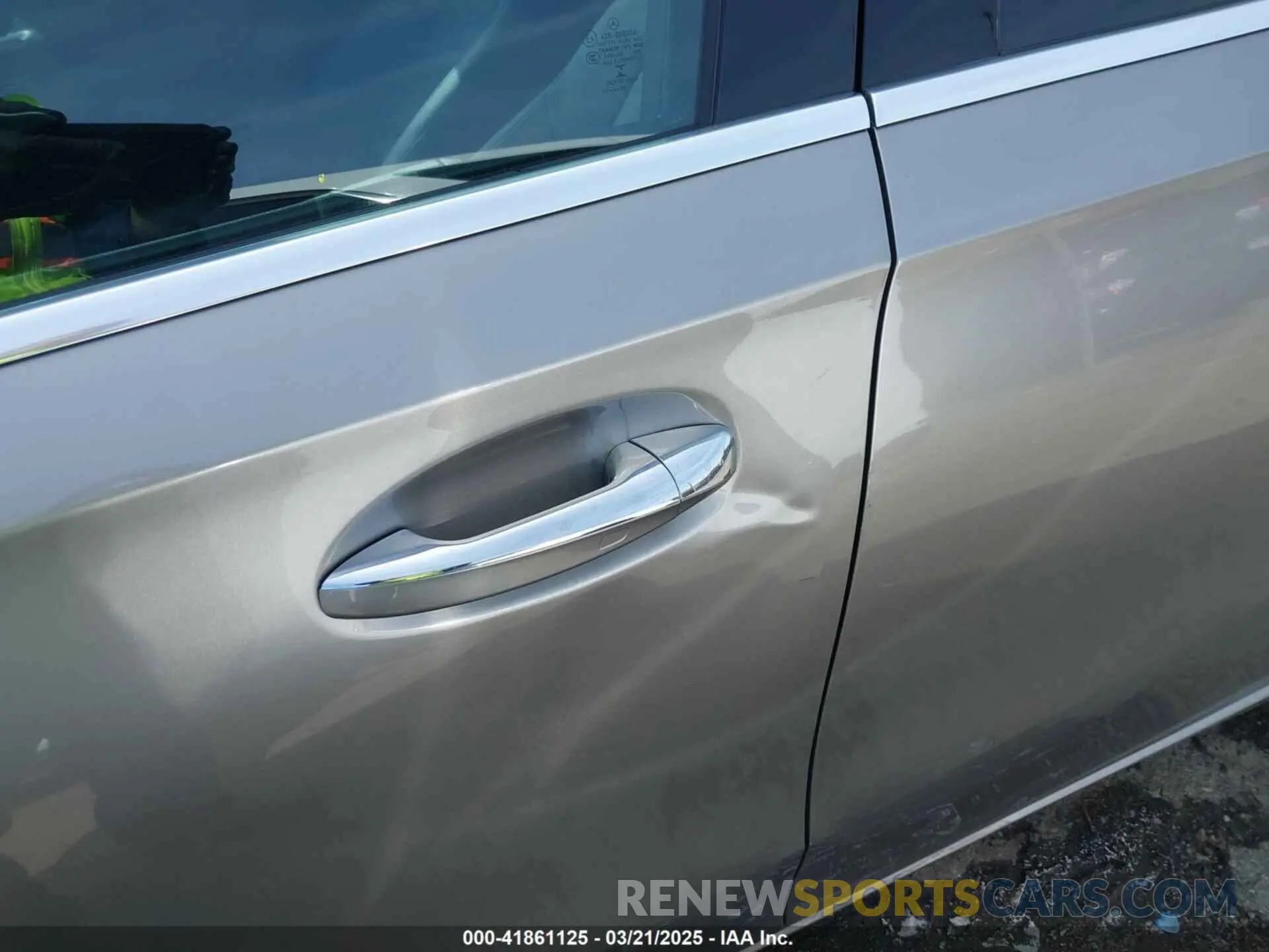 17 Photograph of a damaged car WDD3G4EB1KW025196 MERCEDES-BENZ A 220 2019