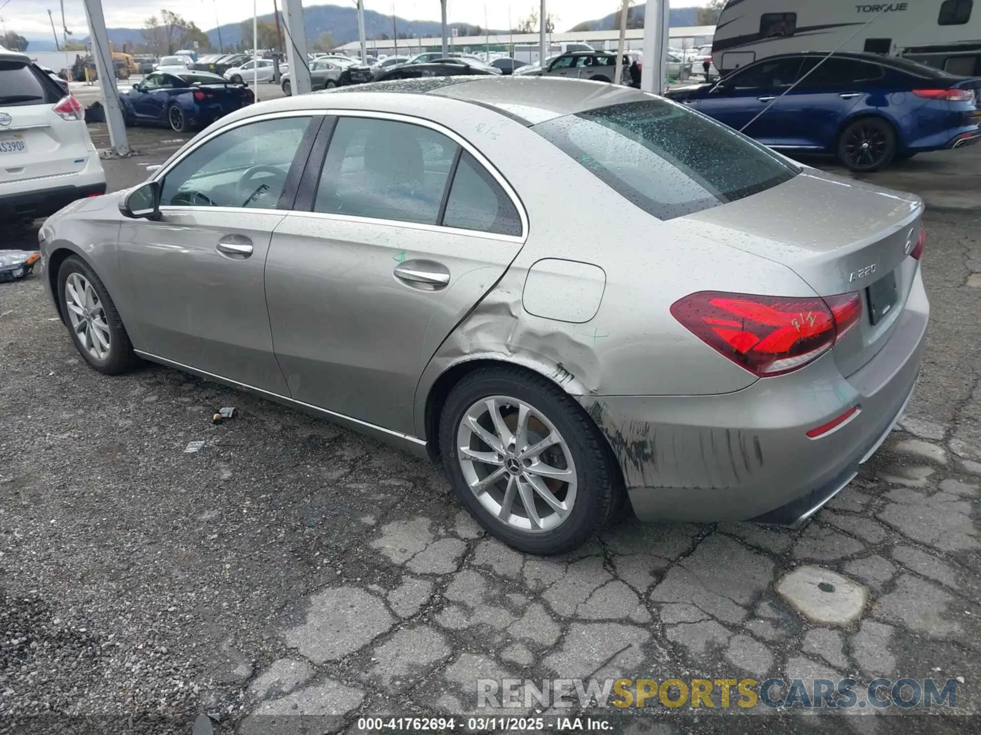 3 Фотография поврежденного автомобиля WDD3G4EB5KW035178 MERCEDES-BENZ A 220 2019