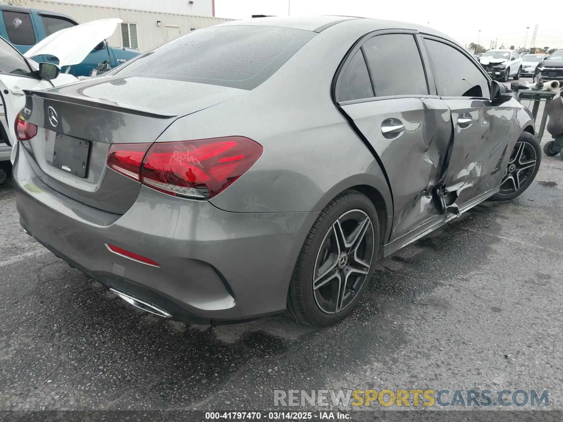 4 Photograph of a damaged car WDD3G4EB9KW002426 MERCEDES-BENZ A 220 2019