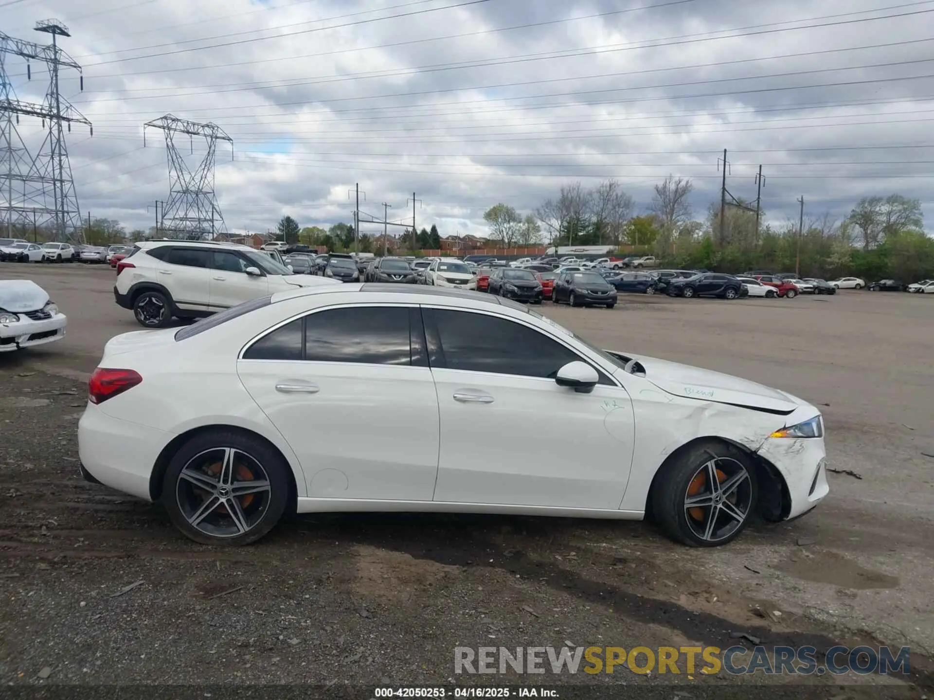 12 Photograph of a damaged car WDD3G4FB1KW030381 MERCEDES-BENZ A 220 2019