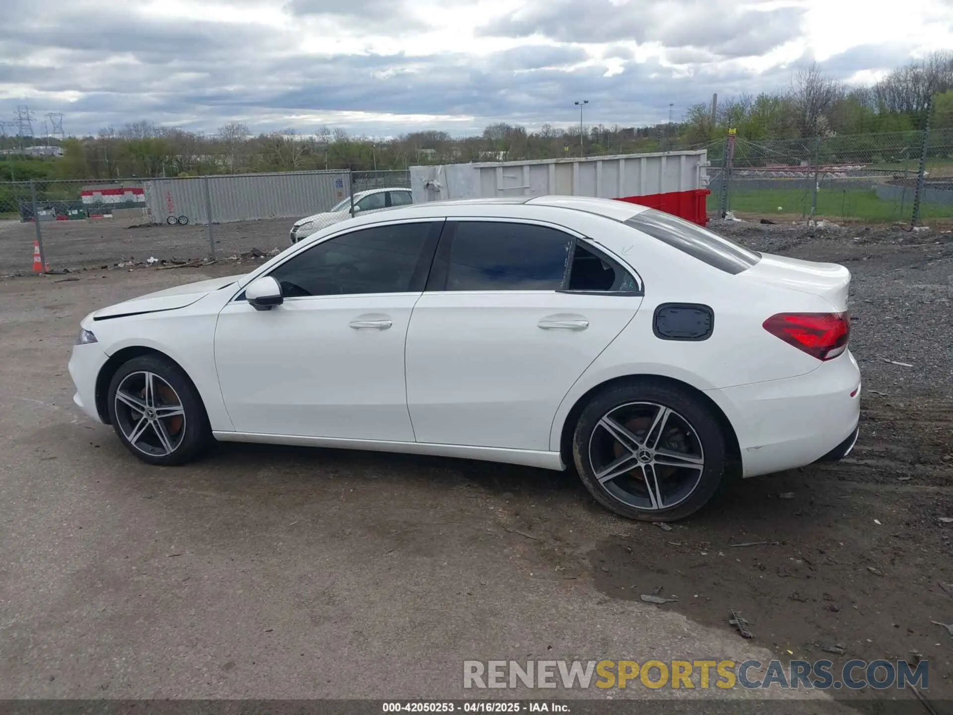 16 Photograph of a damaged car WDD3G4FB1KW030381 MERCEDES-BENZ A 220 2019
