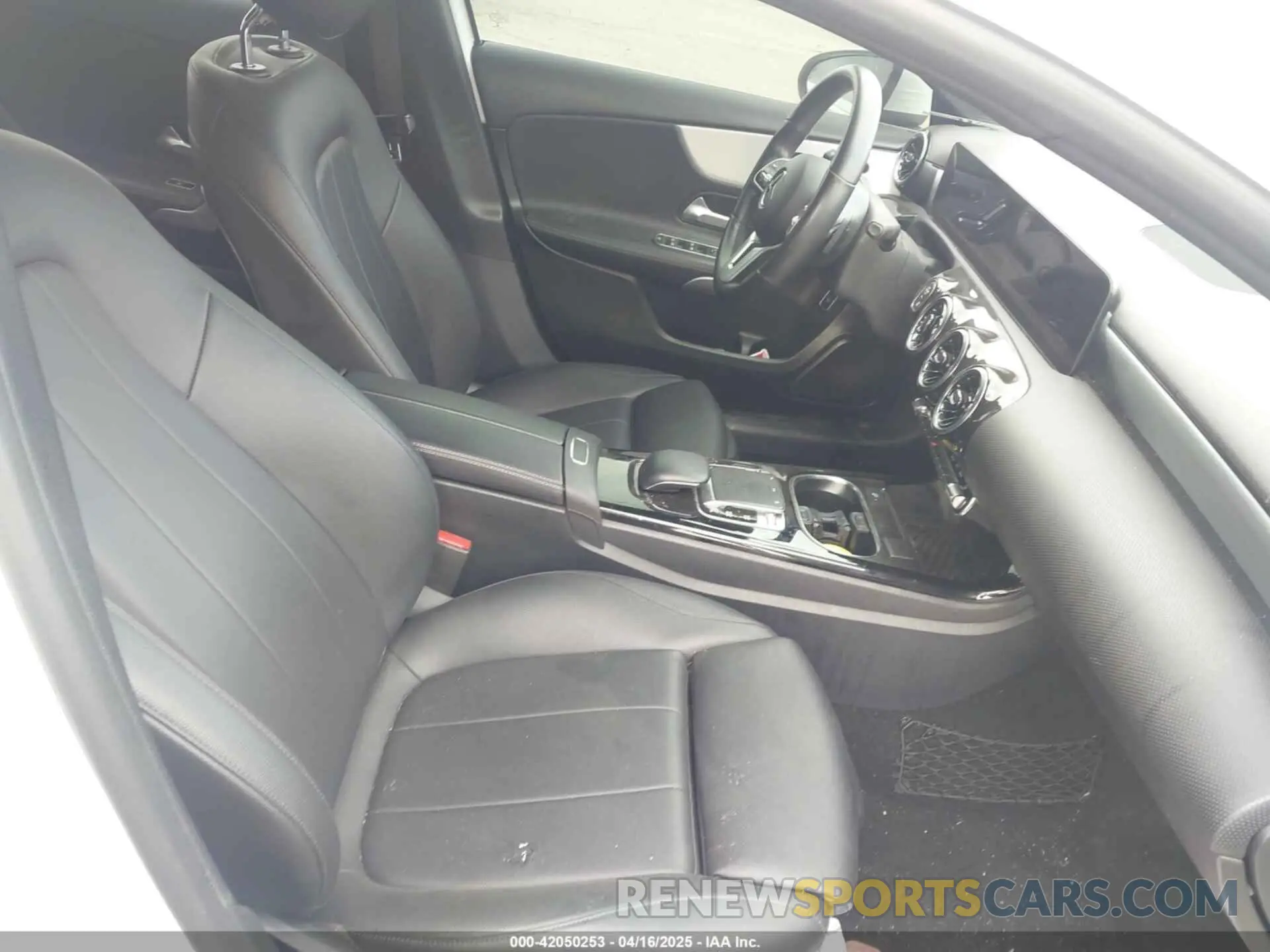 5 Photograph of a damaged car WDD3G4FB1KW030381 MERCEDES-BENZ A 220 2019
