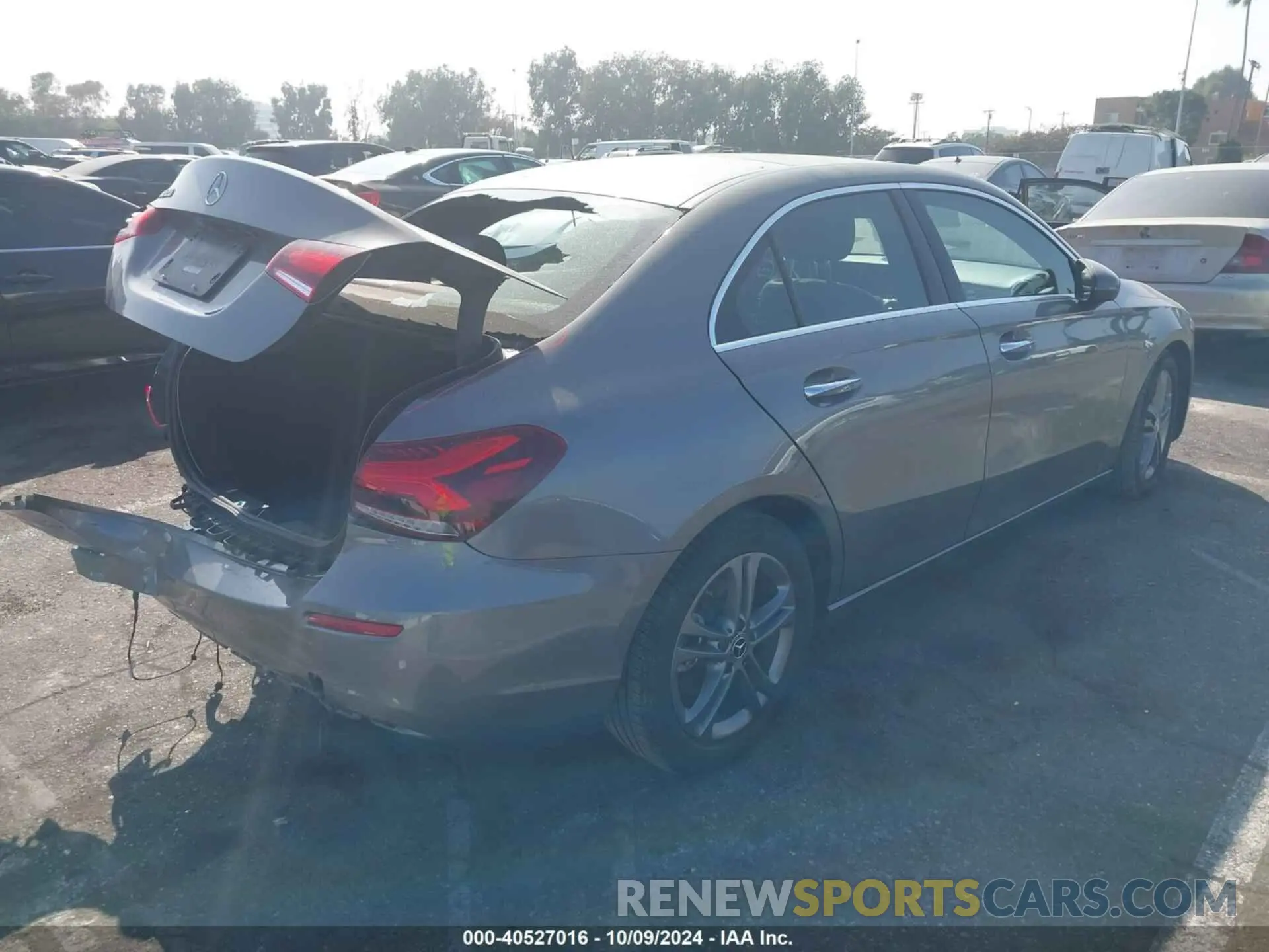 4 Photograph of a damaged car W1K3G4EB8LJ204432 MERCEDES-BENZ A 220 2020