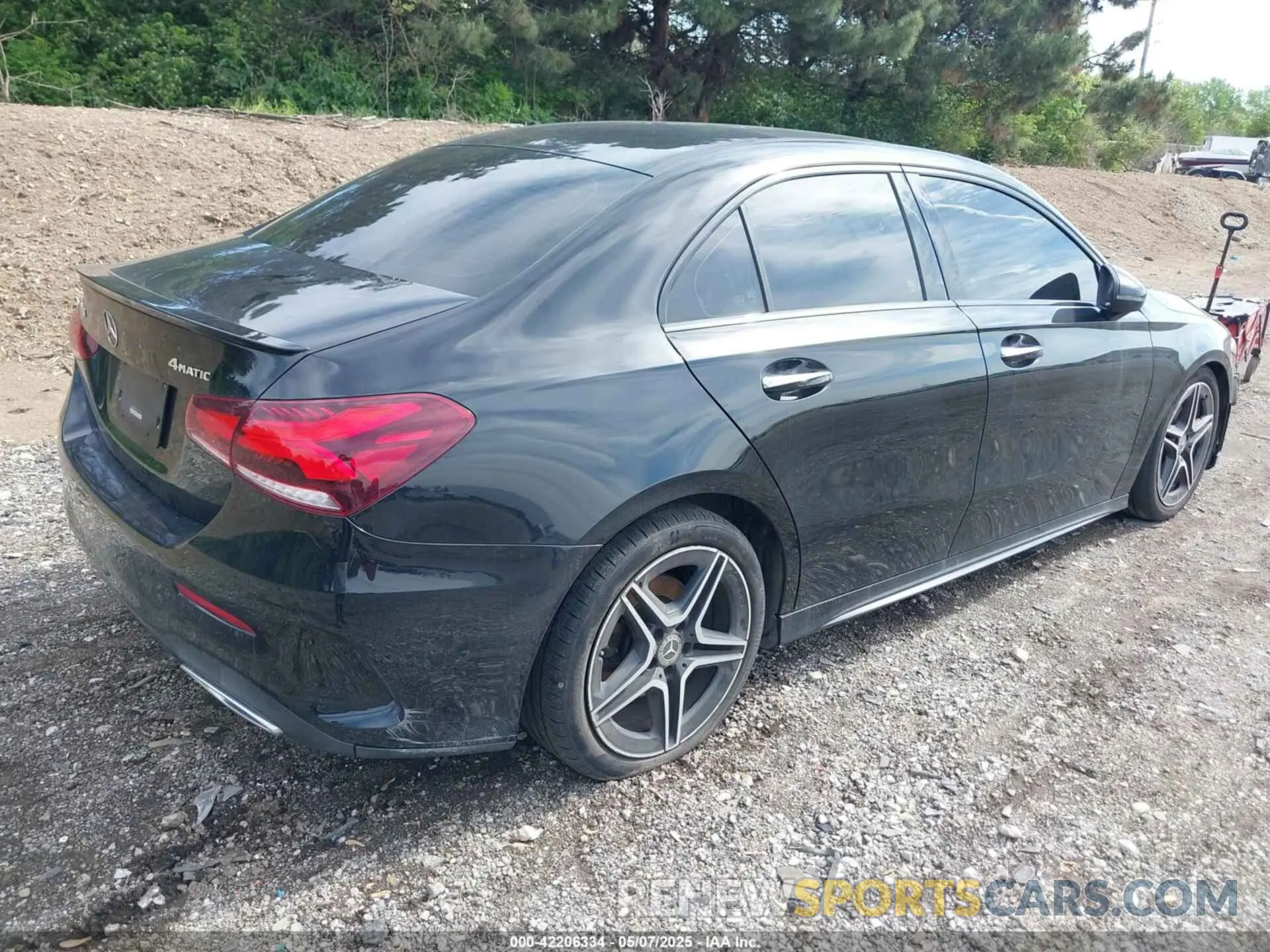 4 Photograph of a damaged car W1K3G4FB7LJ214576 MERCEDES-BENZ A 220 2020