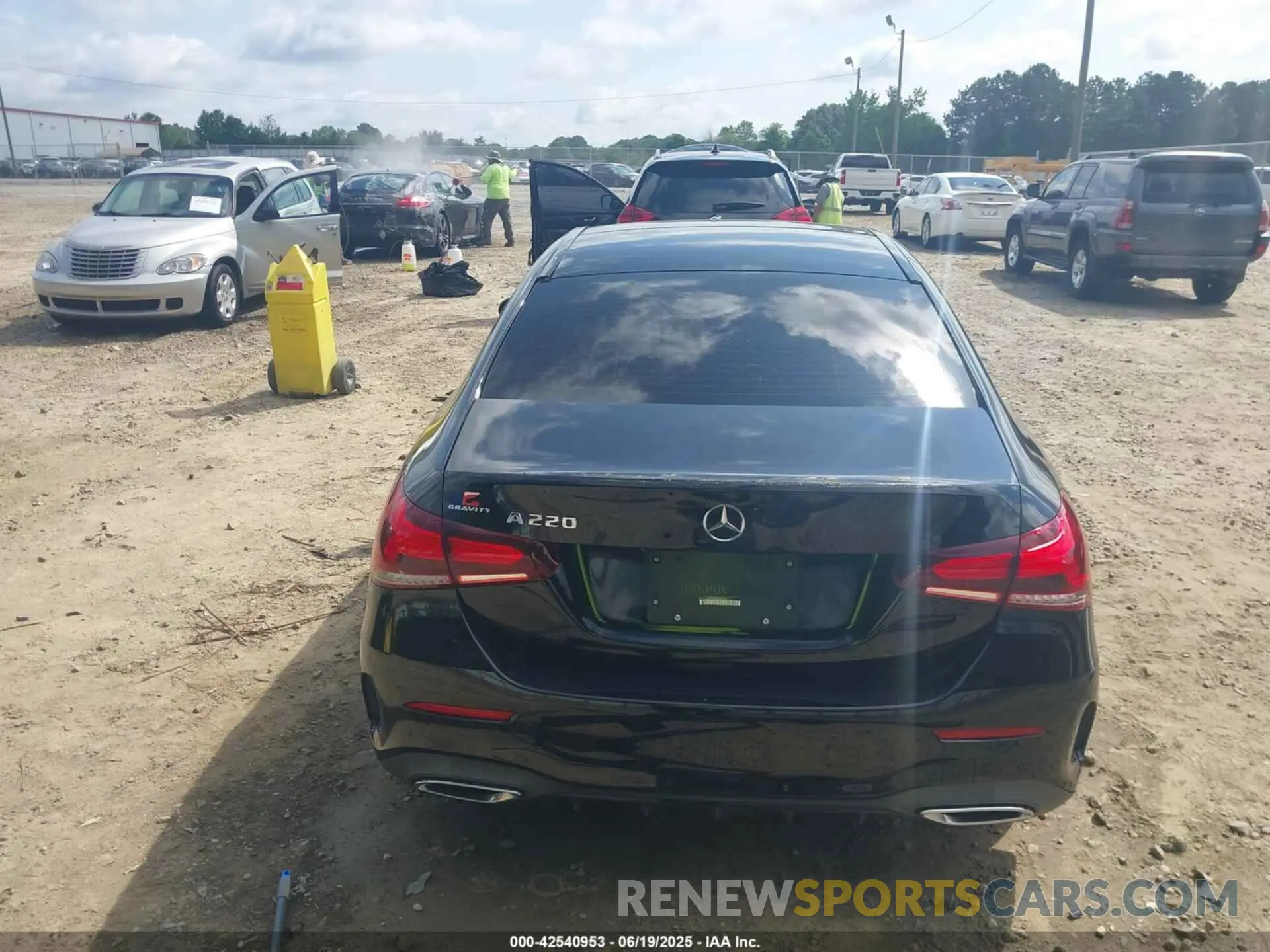 17 Photograph of a damaged car W1K3G4EB5MJ293412 MERCEDES-BENZ A 220 2021