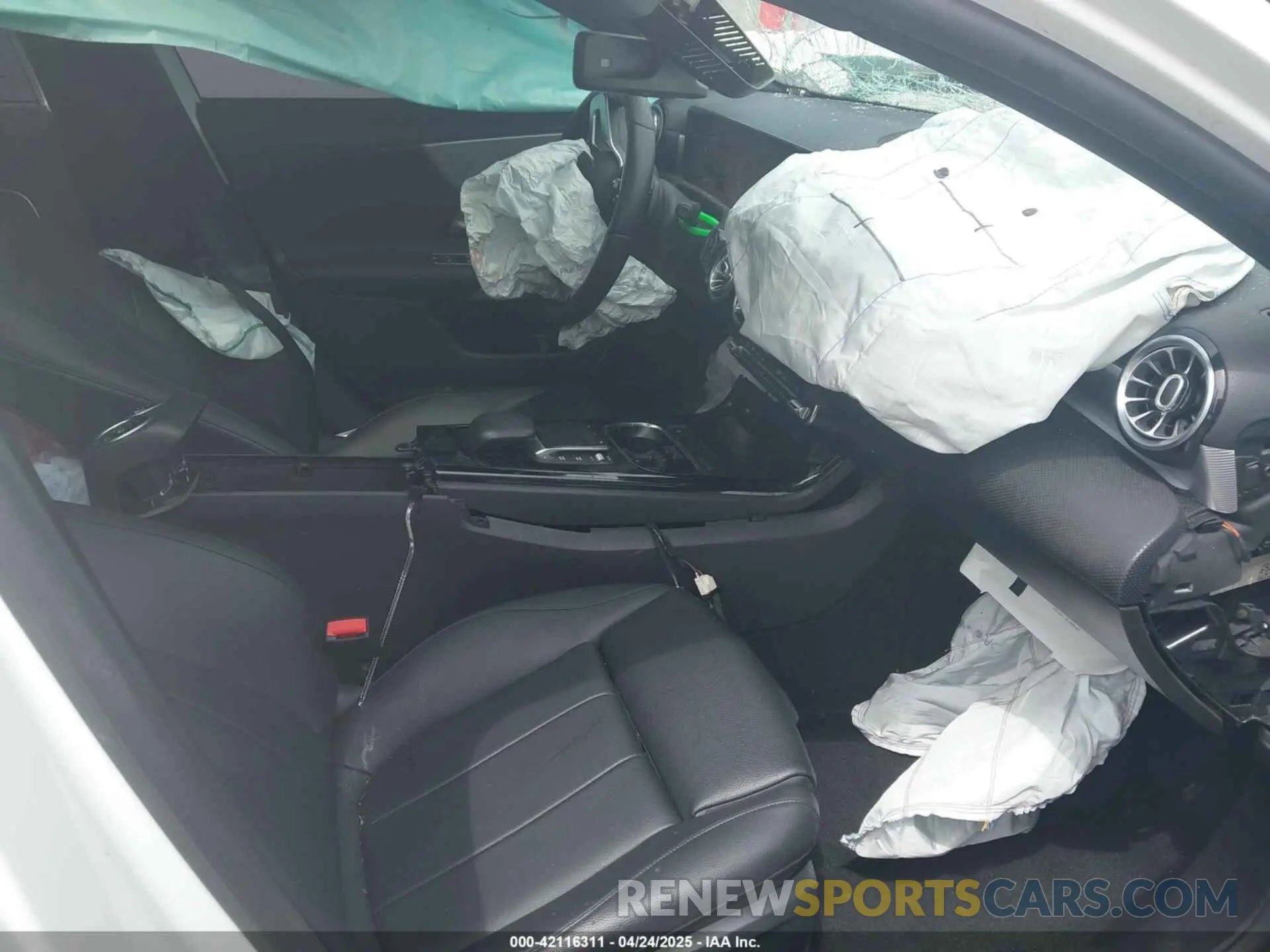 5 Photograph of a damaged car W1K3G4EB5MJ310273 MERCEDES-BENZ A 220 2021