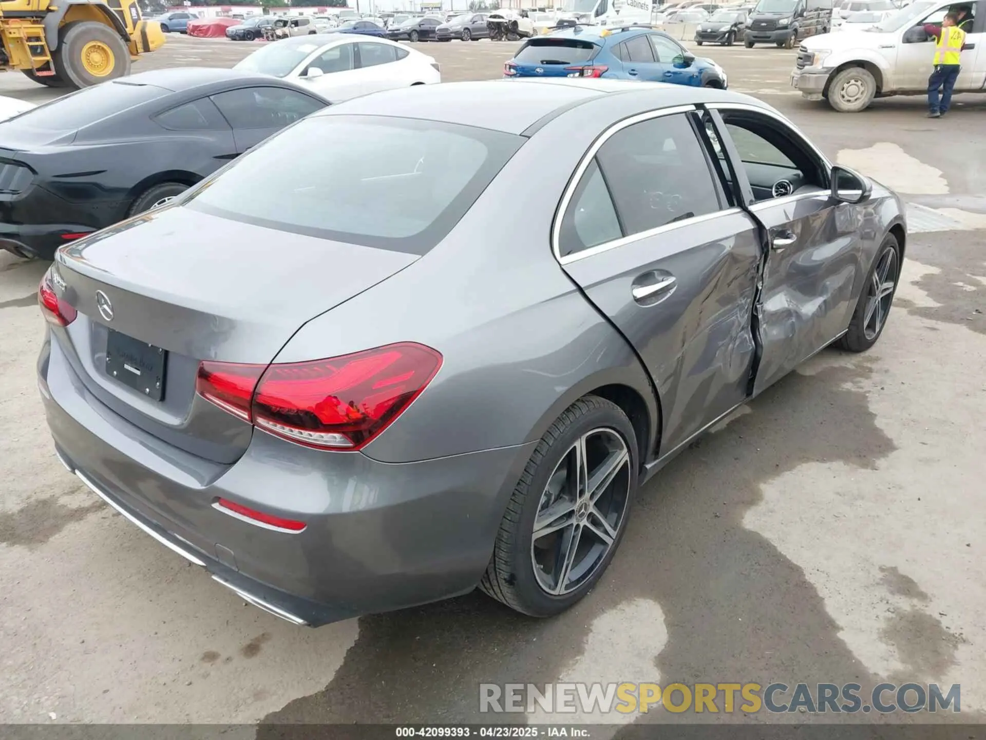4 Photograph of a damaged car W1K3G4EB6MJ316650 MERCEDES-BENZ A 220 2021