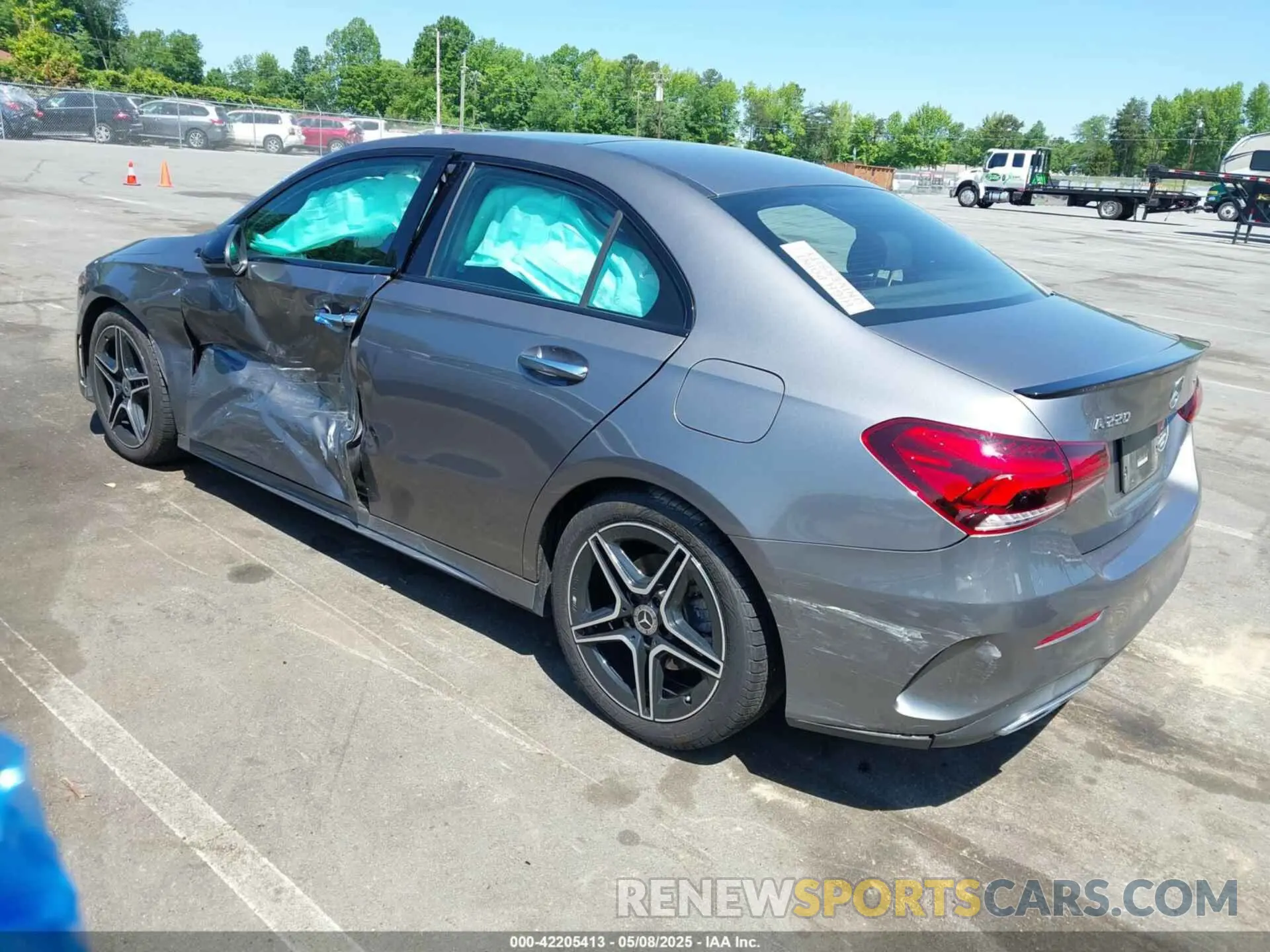 3 Photograph of a damaged car W1K3G4FB2MJ310293 MERCEDES-BENZ A 220 2021