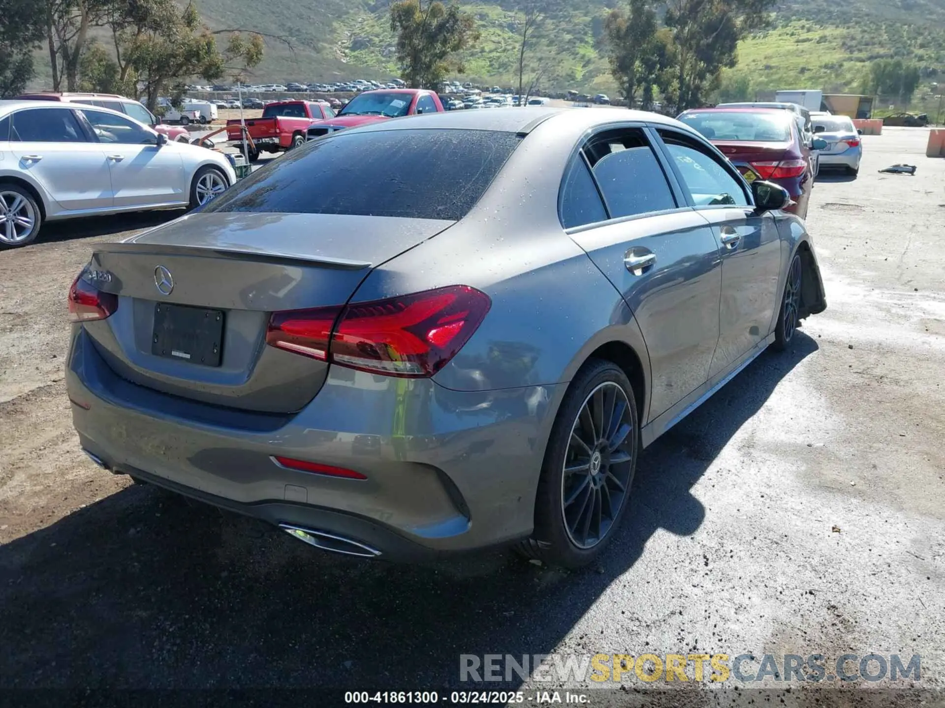 4 Photograph of a damaged car W1K3G4EB8NJ348694 MERCEDES-BENZ A 220 2022